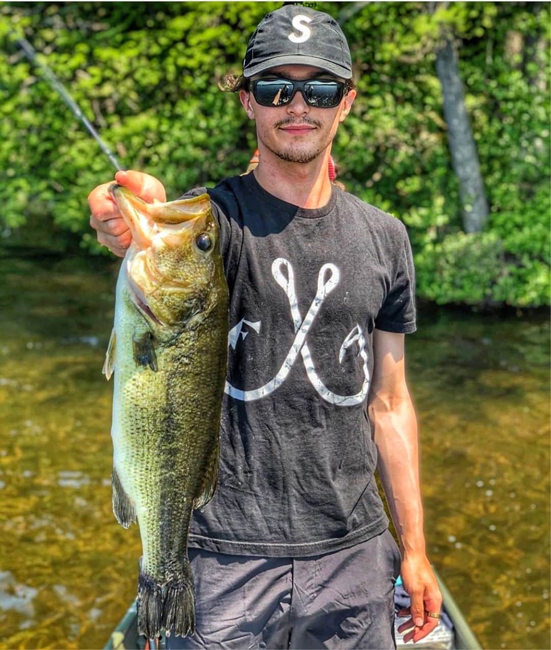 Filthy Anglers™さんのインスタグラム写真 - (Filthy Anglers™Instagram)「Going with an old school Sunday post from @ethan3howard who landed this beauty of a largemouth this past week in the original double hook T-shirt. I absolutely love seeing how far we have come with this brand. We are forever evolving and changing and couldn’t be where we are without folks like Ethan who supported us in the early stages. I’ve had the privilege of meeting him a few times, class act kid. Congrats @ethan3howard you are Certified Filthy. www.filthyanglers.com #fishing #catchandrelease #bassfishing #largemouthbass #getoutside #anglerapproved #outdoors #teamfilthy #lakelife #salmon #lobster #trout #bigfish #filthyanglers」7月1日 9時01分 - filthyanglers