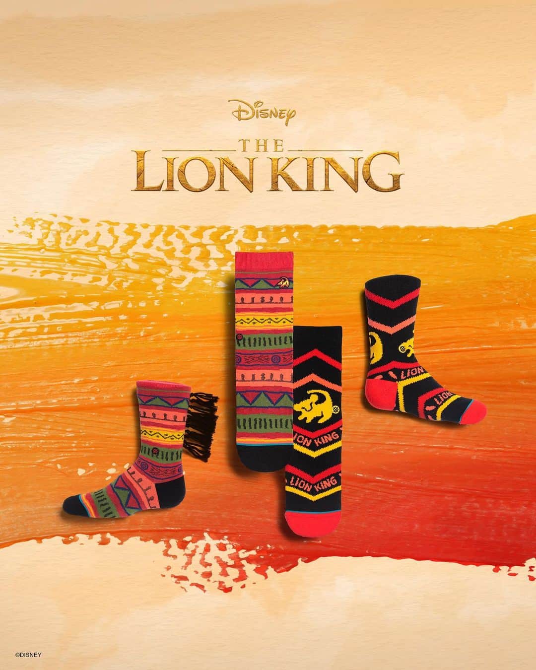 Stanceさんのインスタグラム写真 - (StanceInstagram)「For the smallest paws in the Kingdom 🐾  Our Lion King collection includes two new Kids designs inspired by the upcoming film. Celebrate the Kings of the jungle gym 👆 Tap to shop. #DisneyxStance」7月1日 9時07分 - stanceofficial