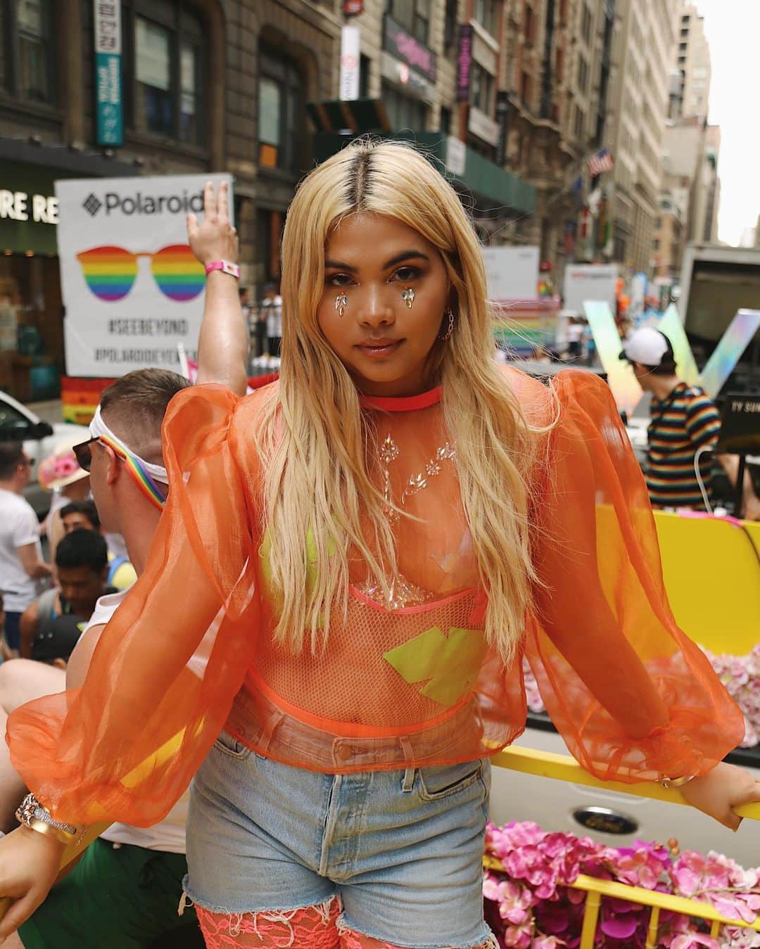 ヘイリー・キヨコさんのインスタグラム写真 - (ヘイリー・キヨコInstagram)「Being in the World Pride parade was a sea of emotions.  To witness older generations of the LGBTQ+ family cheering us on from the side lines. Waving their flags and beaming with pride, even if they came alone.  Everyone shared such an immense pride in representing our community, past and present. It was a reminder that we all need to lead not only our generation but encourage and fight for our future generations. To make life a little bit better, a little bit safer, a little bit sweeter. Thank you for all of the hope you shared and let’s continue to make the world a brighter place.  I love you with all of my heart.  @whotels #WPrideWorldwide 📸: @trevorfloresphoto」7月1日 9時35分 - hayleykiyoko