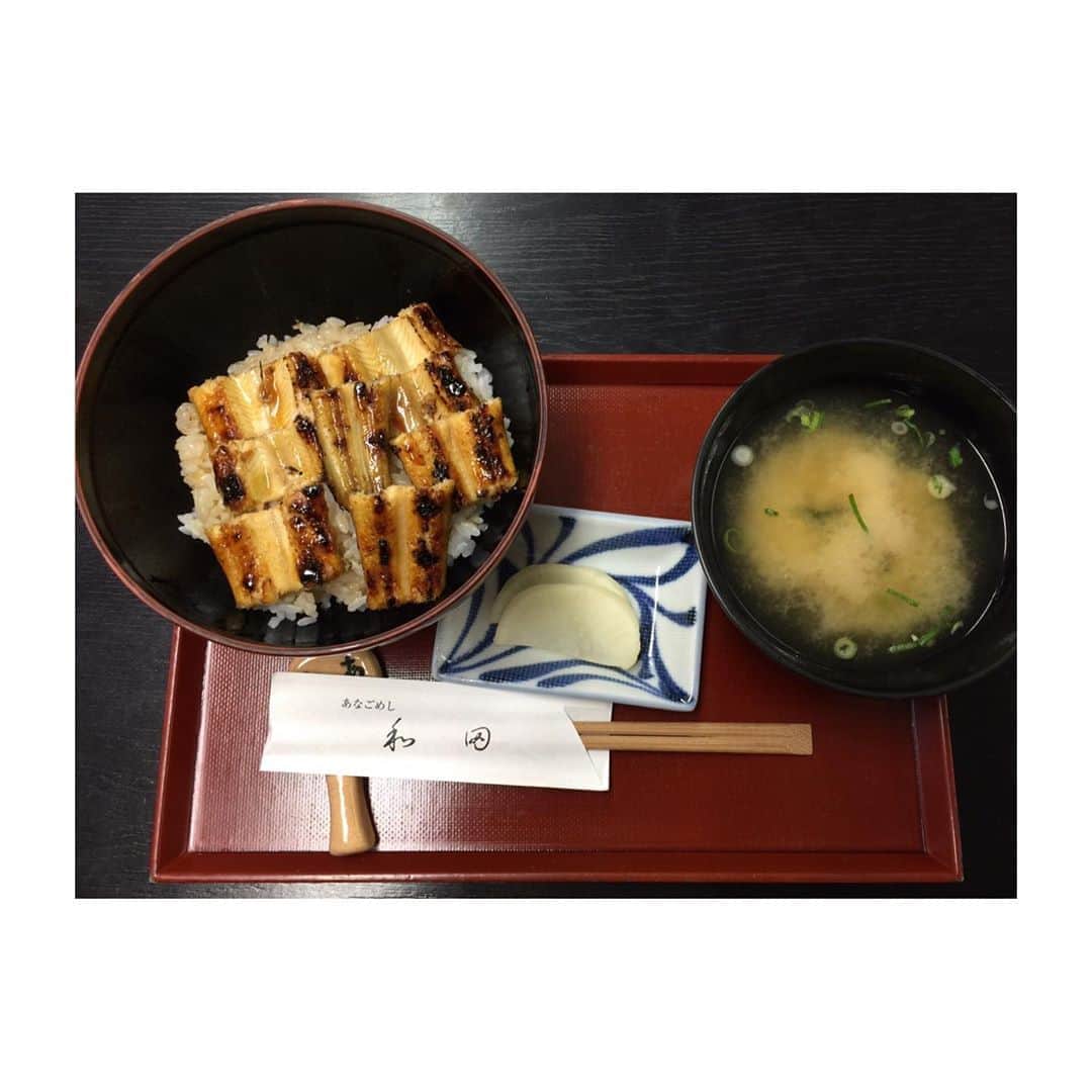 木口亜矢さんのインスタグラム写真 - (木口亜矢Instagram)「宮島にある和田やへ あなごの有名店 宮島といったらあなごですね 食べ歩きで熱々のカキも頂きました」7月1日 9時39分 - ayakiguchi