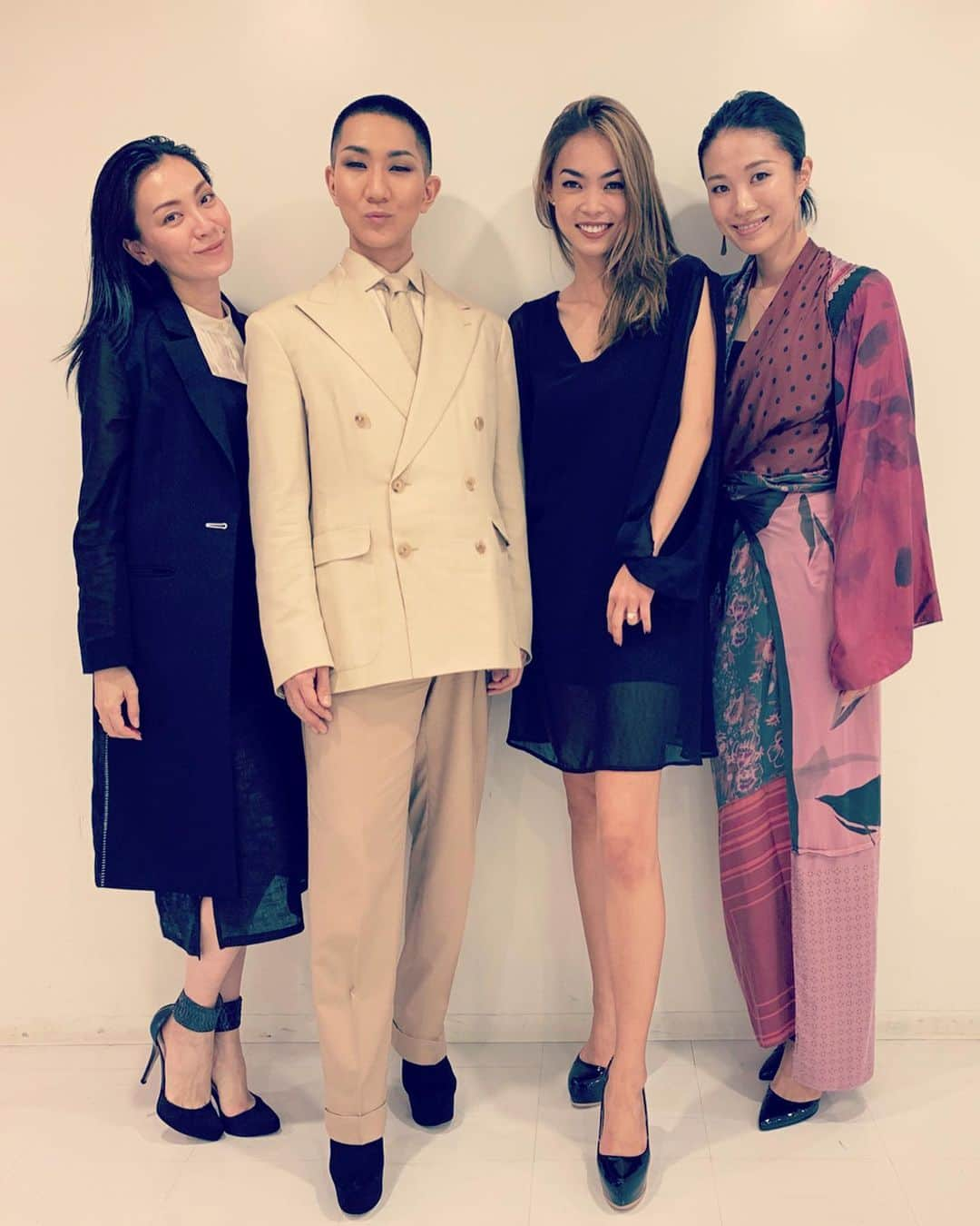 板井麻衣子のインスタグラム：「. 2019 MISS UNIVERSE JAPAN Preliminary Competition 審査員 . @kodomakeup (Makeup Artist) @miyakomiyazaki (2003MUJ) @hirokomima (2008MUJ&National Director) で、ワタクシ @maikorophone (2010MUJ) という感じでした！ヒロコさんお声がげいただきありがとうございまーす(^^)それにしても2枚目の京さん笑いすぎナ！！😂最高っす♡ . #ミスユニ#ミスユニバースジャパン#missuniversejapan」