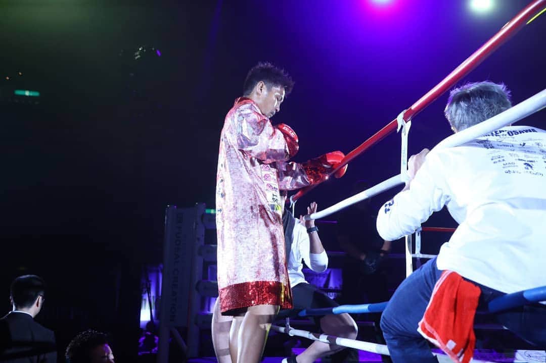 のインスタグラム：「皆さん昨日は応援ありがとうございました！  結果はなんとか勝つことが出来ました！  ただ作戦通りに動こうとして、やりたい事をしようとしすぎて空回ってしまいました。  しかし皆さんの声援が本当に力になります  皆さん昨日は応援本当にありがとうございました！  #k1_wgp #k1 #kickboxing #両国国技館 #勝利 #キックボクシング」