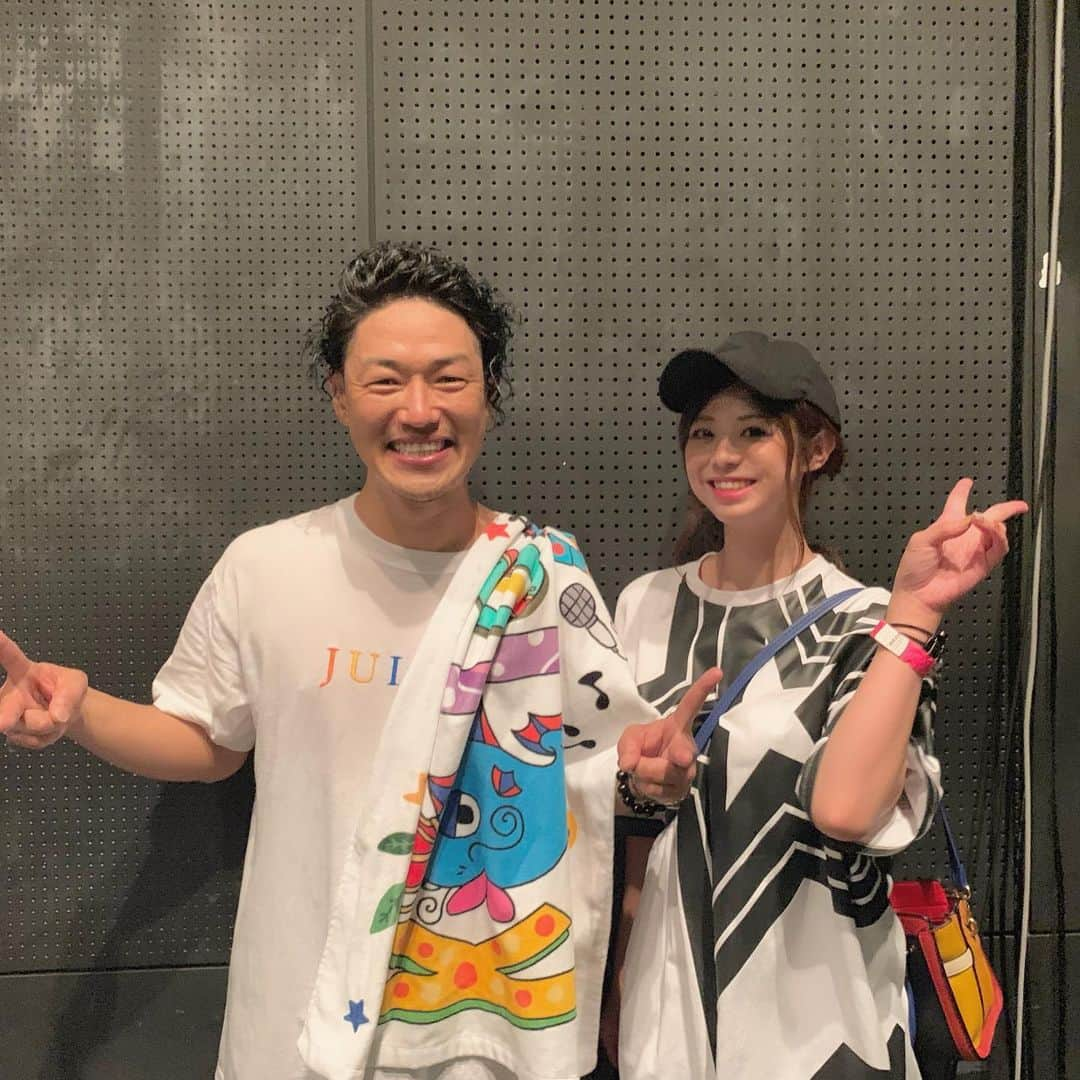 武井玲奈さんのインスタグラム写真 - (武井玲奈Instagram)「. . 昨日は「寿君presents ありがた夜 2019」 に行ってきましたーー！！🥳🌴🌺 . . 中学時代に聞いてた懐かしい歌も 生歌できけて感動〜😂😂 . 上半期を締めくくる最高の 1日になりました！！ ありがとうございました♡ . LINELIVE配信100万人突破 おめでとうございまーす🏅❤️❤️ . . #ありがた夜 #寿君 さん #ありがとうございました #レゲエ #reggae #ライブ #夏 #LINELIVE #100万人突破 #おめでとうございます #japanesereggae #最高の1日 #バイブス #めっちゃあがった」7月1日 9時53分 - takeirena