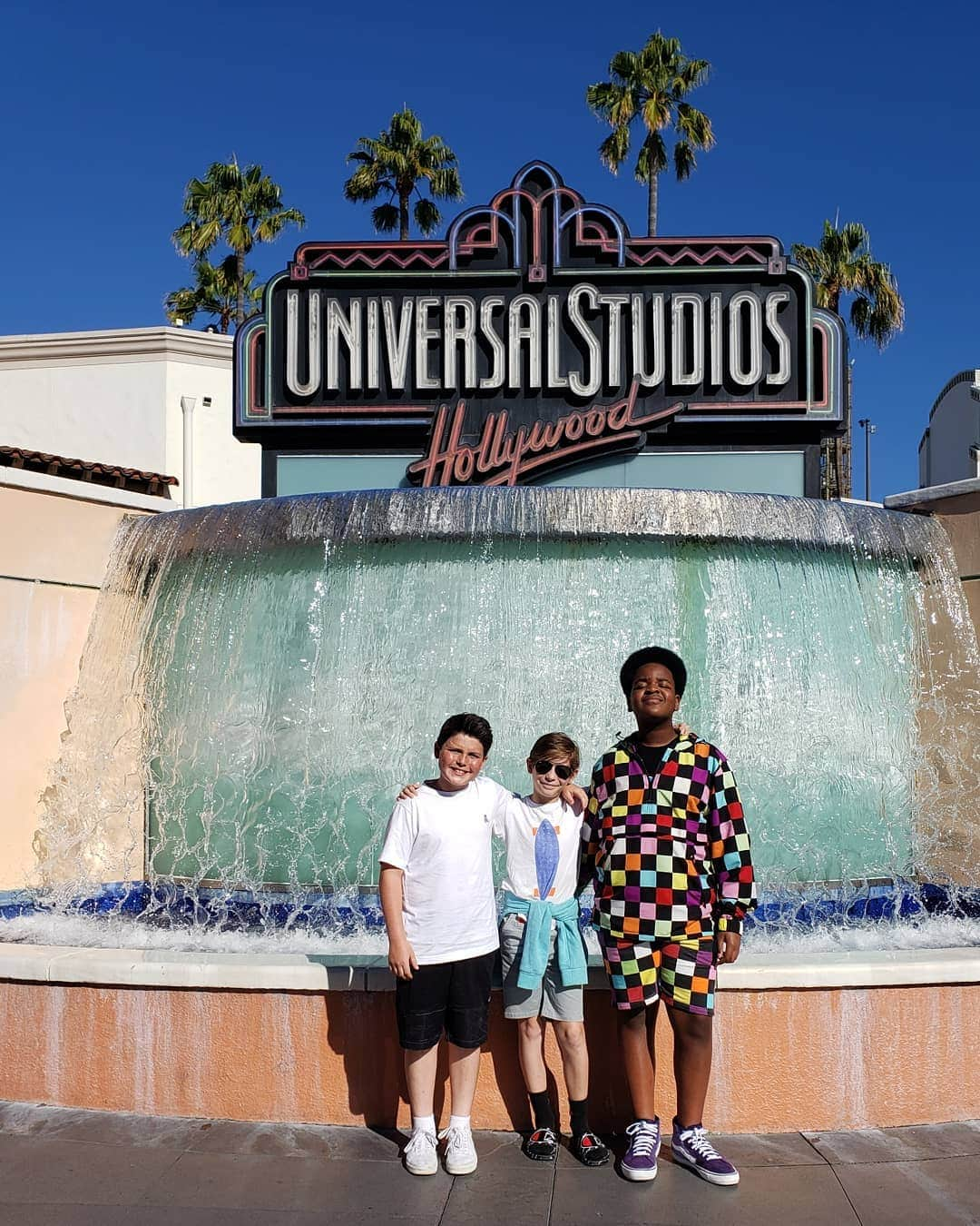 ジェイコブ・トレンブレイさんのインスタグラム写真 - (ジェイコブ・トレンブレイInstagram)「The Good Boys take on #UniversalStudiosHollywood ✌🍿🎬 #GoodBoysMovie in theaters Aug 16th!」7月1日 9時48分 - jacobtremblay