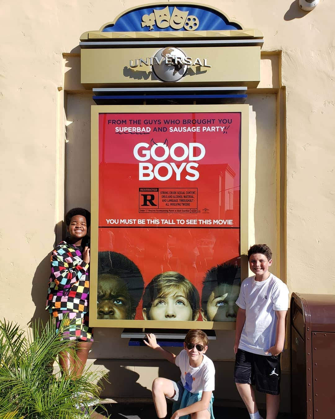 ジェイコブ・トレンブレイさんのインスタグラム写真 - (ジェイコブ・トレンブレイInstagram)「The Good Boys take on #UniversalStudiosHollywood ✌🍿🎬 #GoodBoysMovie in theaters Aug 16th!」7月1日 9時48分 - jacobtremblay