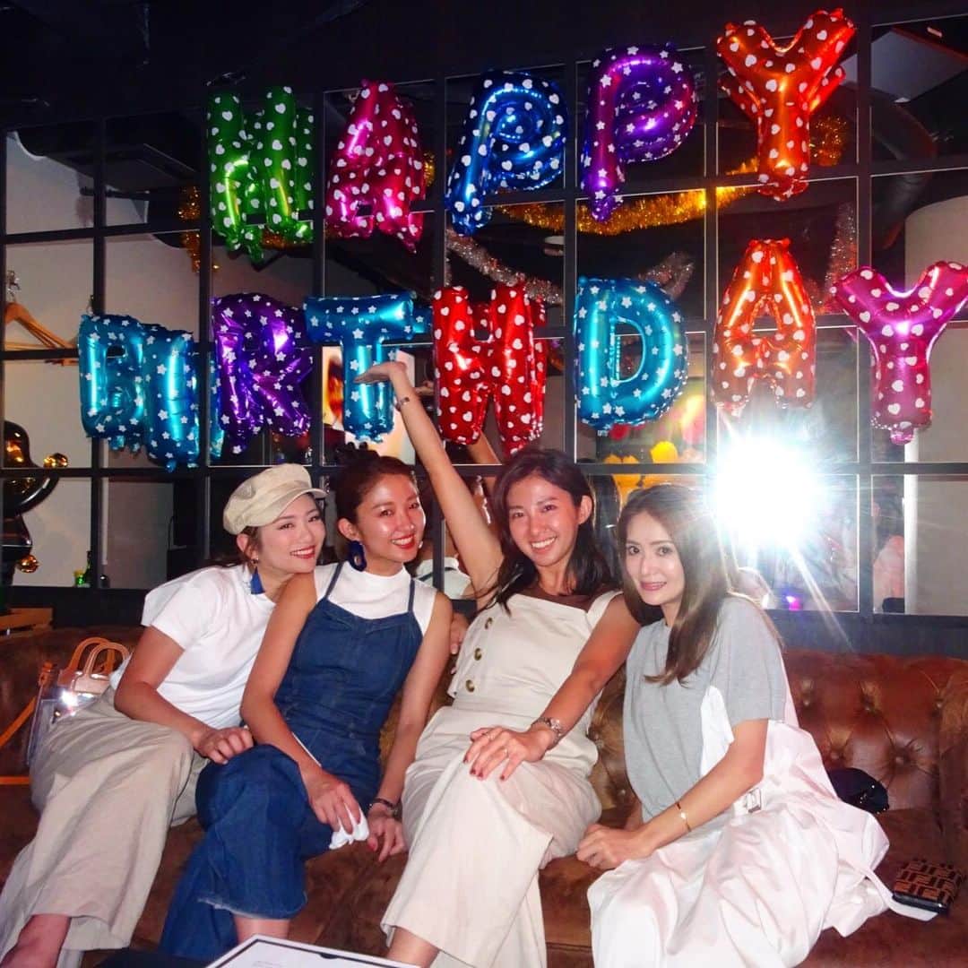 のインスタグラム：「いつも有り難う🙏✨ ・ ４人まとめてお祝いしてもらった🥂 ・ 大人になって、環境は色々と変わっても中身は変わらないみんな😂 ・ 思い出話が増えたのは歳取った証拠だね（笑） ・ いつも沢山の刺激を有り難う👏 ・ #誕生日 #有り難う💙 #shino（笑） #元気な母ちゃんたち #みんなで年齢忘れる（笑） #振袖着て誕生日会してたのが懐かしい😂」