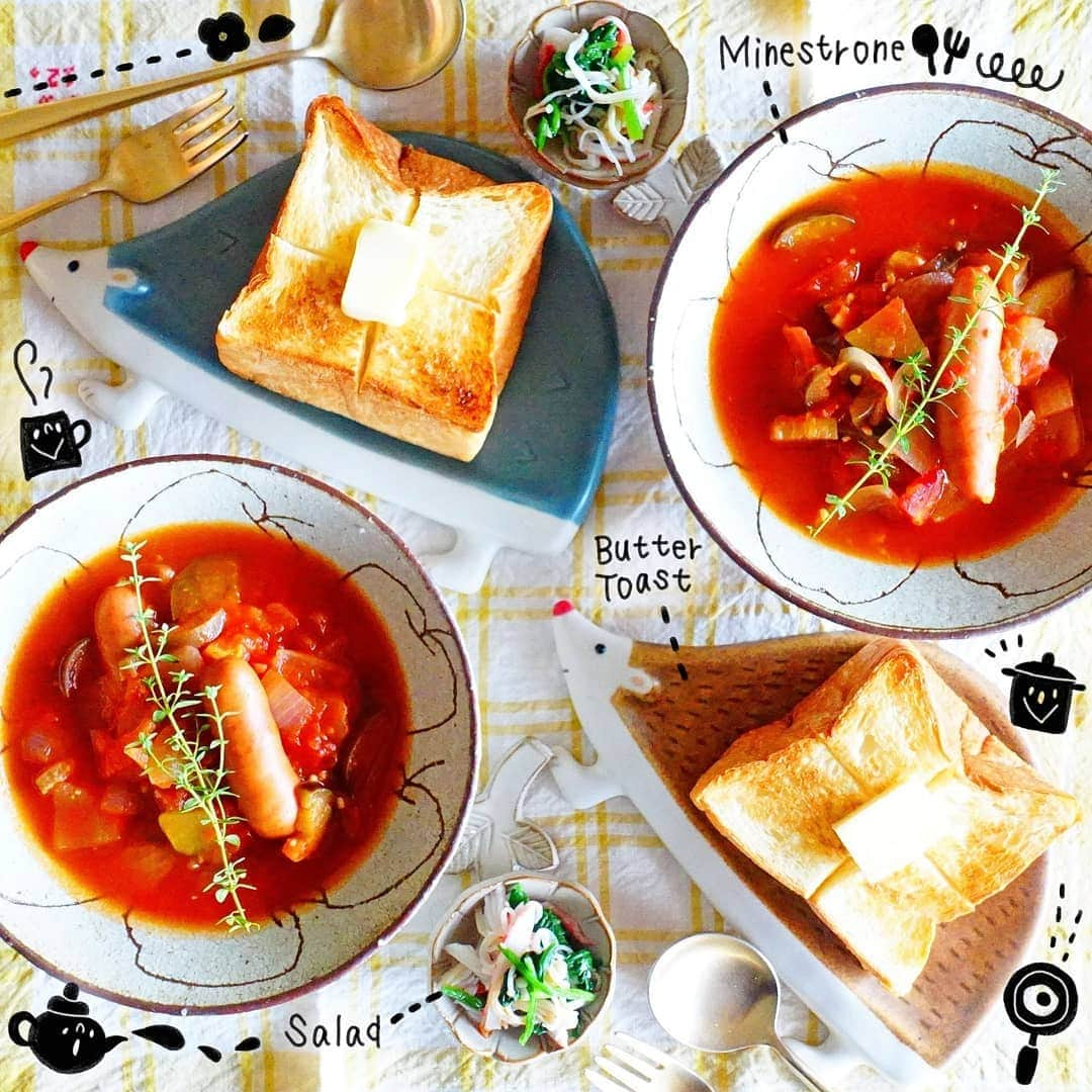 なっつ。さんのインスタグラム写真 - (なっつ。Instagram)「2019.7.1.monday PUNICAFE LUNCH. ❁ ある日のうおうちごはん♬ ・ミネストローネ、シャウエッセン入り ・パンとエスプレッソとのムーでバタートースト ・マヨ和えサラダ ❁ 野菜たっぷりミネストローネ♬ ストウブを買ってから たっぷりスープを作る機会が増えました♪ 気温が低くなくても 体って冷えてるんだなーって スープ飲むと思う。 体の芯がしっかりわかるっていうか😊 . . #パンとエスプレッソと で出されてる フレンチトーストにも使われてる#ムー。 やっぱり美味しいなぁ♬ シンプルにバタートースト🍞 ふんわり～😆 ごちそうさまでした😋 . . 寒いけど動くと暑い。 けど薄着すると冷える😭💧 着るものに困る😥 冷えると痛い目見るので 下半身は厚着ちゅう。 ・ ・ ・ #bread#パン#今週もいただきます#なっつごはん🍚#なっつの絵日記」7月1日 10時06分 - punipopo