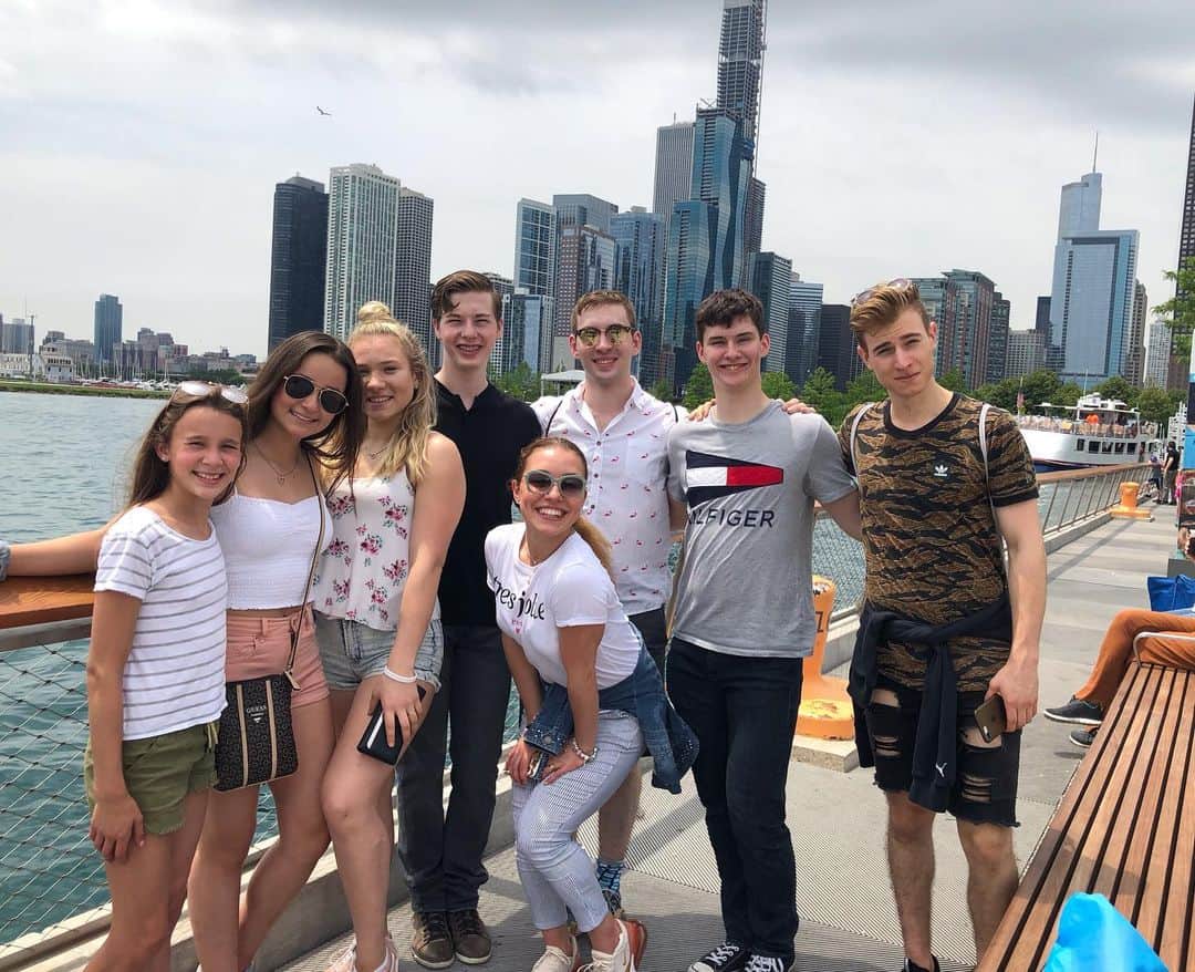 ジャダ・ルッソのインスタグラム：「Thanks for the amazing day in Chicago ♥️😎🥰@breaded @tripl_sk8  @jordan.gillette @_isabelle.martins_ @keenan_prochlater @_.natallii._ @filip_taschler01 #chicago2019#friends#happytime#lovelife#adventure#experience#lovelytime#goodvibes#bepositive ♥️」