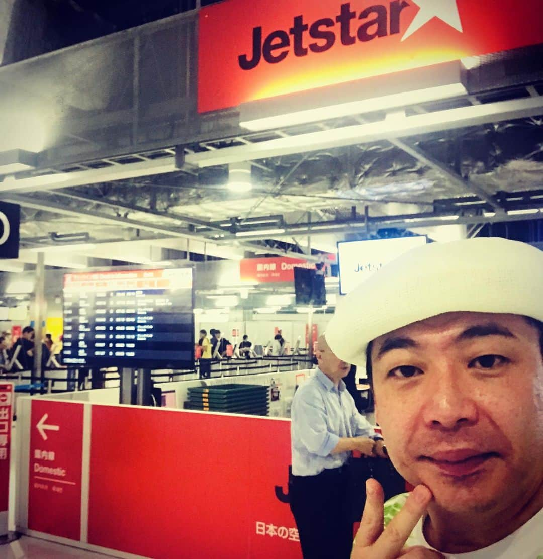 美川憲二さんのインスタグラム写真 - (美川憲二Instagram)「成田空港よ〜✈️💨💨 今日はこれから 愛媛県松山まで 行ってきまーす😃✌️✌️ #成田空港第三ターミナル  #成田まで遠いけど仕方ない #愛媛までお仕事 #行ってきます  #美川憲二 #ものまね」7月1日 10時12分 - mikawakenji