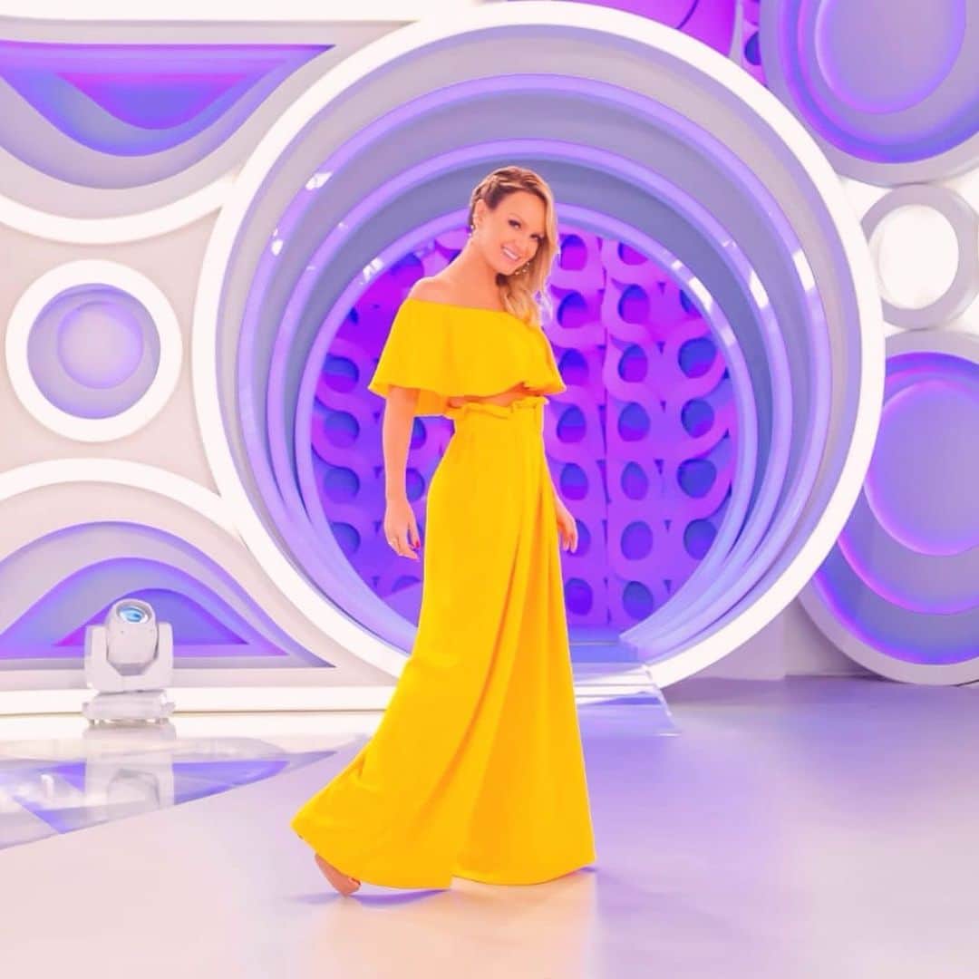 Eliana Michaelichin Bezerraのインスタグラム：「Obrigada pelo carinho e audiência! Nosso programa sempre é feito com muito amor pra vcs. Tenham uma semana abençoada. Beijo na família 💕 Foto: @gabrielcardosofoto」