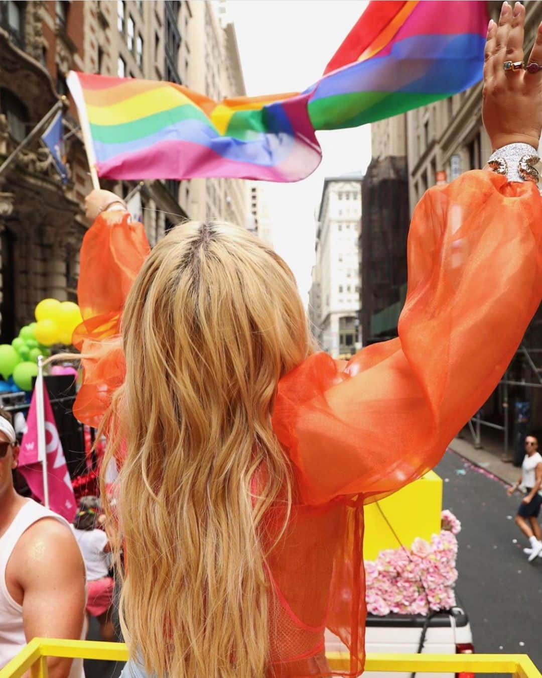 ASCAPさんのインスタグラム写真 - (ASCAPInstagram)「“Being in the World #Pride parade was a sea of emotions.  To witness older generations of the #LGBTQ+ family cheering us on from the side lines. Waving their flags and beaming with pride, even if they came alone.  Everyone shared such an immense pride in representing our community, past and present. It was a reminder that we all need to lead not only our generation but encourage and fight for our future generations. To make life a little bit better, a little bit safer, a little bit sweeter. Thank you for all of the hope you shared and let’s continue to make the world a brighter place. I love you with all of my heart.” @hayleykiyoko #ASCAPProud 📸: @trevorfloresphoto」7月1日 10時36分 - ascap