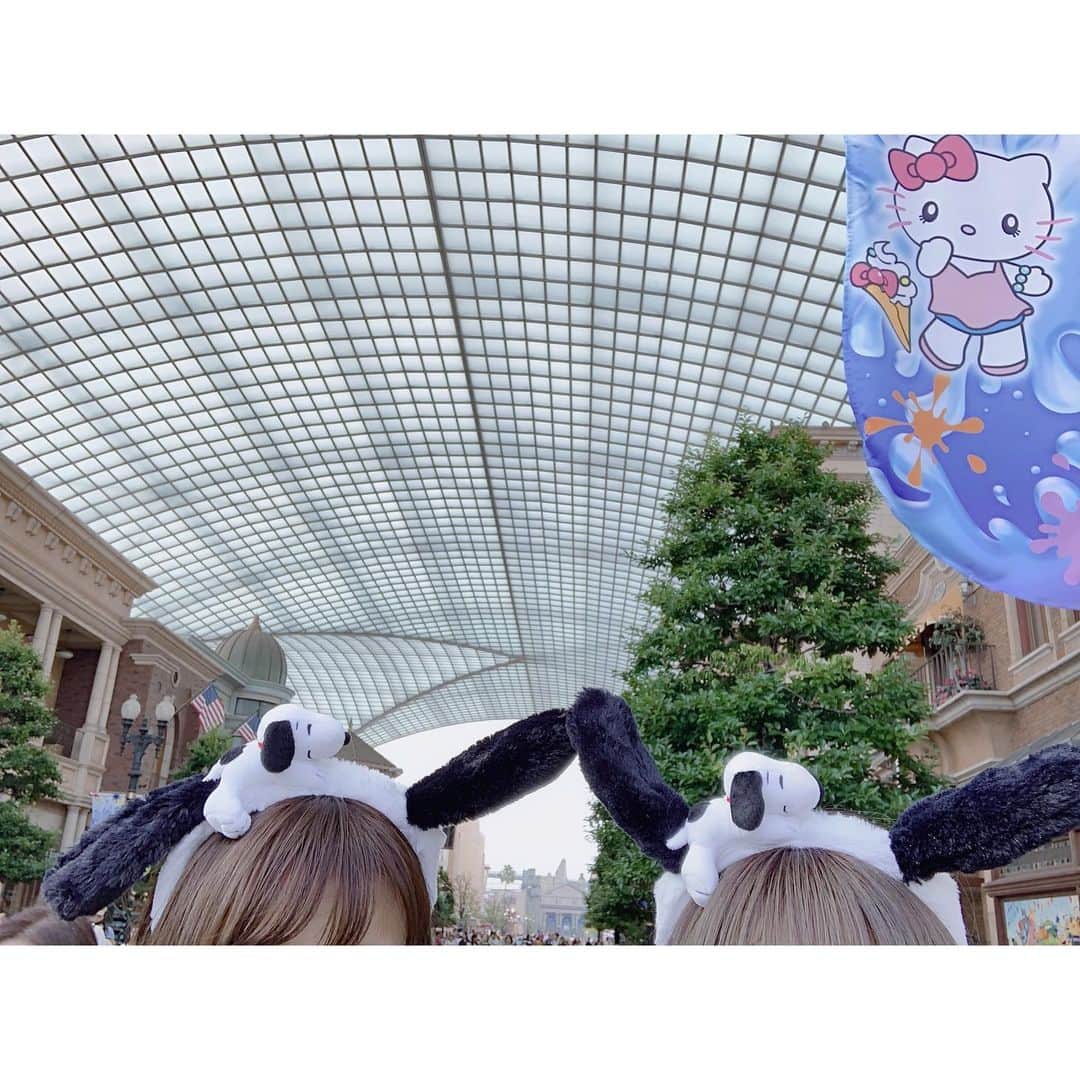 山田菜々美のインスタグラム：「. 奈緒ちゃんとUSJ🌷 いっぱい語って笑いました〜 また一緒にどこか行こう🤟🏾 . #usj  #スヌーピー #色黒コンビ」