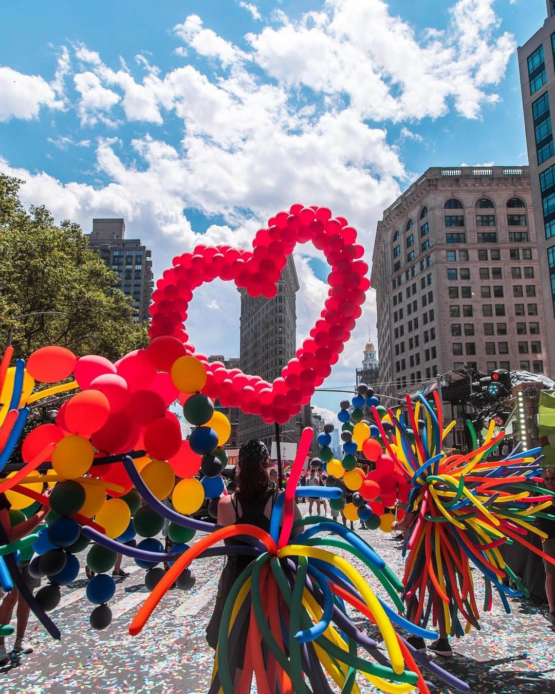 Visit The USAさんのインスタグラム写真 - (Visit The USAInstagram)「Happy #WorldPride2019 from the Big Apple 🍎 It was a celebration full of #love and #pride. Where in the USA would you want to celebrate? 🌈🙌🏼 #UnitedStories #VisitTheUSA #NYCProud #LoveTravels @nycgo  #UnitedStories #VisitTheUSA #NYCProud #LoveMatters #WorldPride2019」7月1日 10時31分 - visittheusa