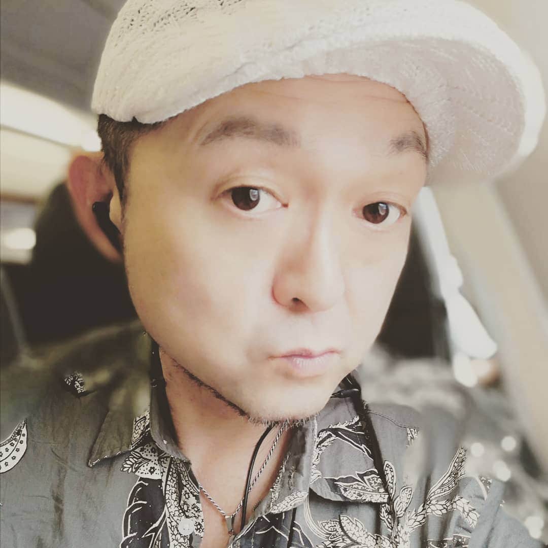 松本隆博のインスタグラム：「。 おは！ヽ(^o^)丿 機内なう、なかなか飛ばん。 (ー_ー)!! さー、弾けようぜ～」
