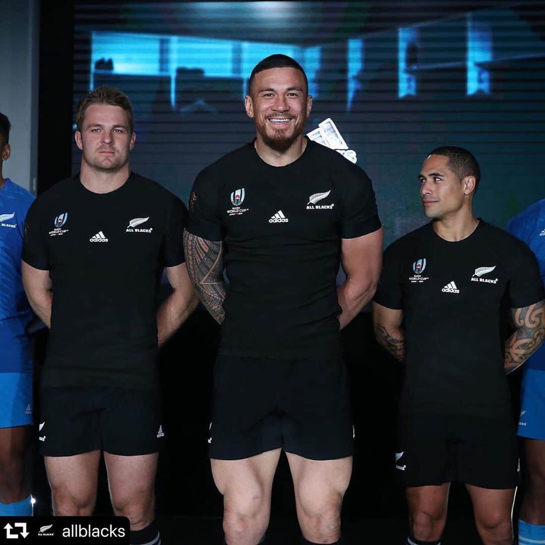 ラグビーワールドカップさんのインスタグラム写真 - (ラグビーワールドカップInstagram)「「オールブラックス」ことニュージーランド代表の #RWC2019 新ジャージーが発表🇳🇿❗ . ニュージーランドの先住民「マオリ族」と日本の文化が融合されたデザインです。 . #Rugby #Rugbygram #Sport #NewZealand #AllBlacks #Rugby #RugbyJersey #Revealed #ラグビー #ニュージーランド #オールブラックス#repost @allblacks ・・・ 👀REVEALED! @adidasrugby All Blacks Rugby World Cup jersey. Click the link in our bio for more! 🖤🇳🇿」7月1日 10時41分 - rugbyworldcupjp