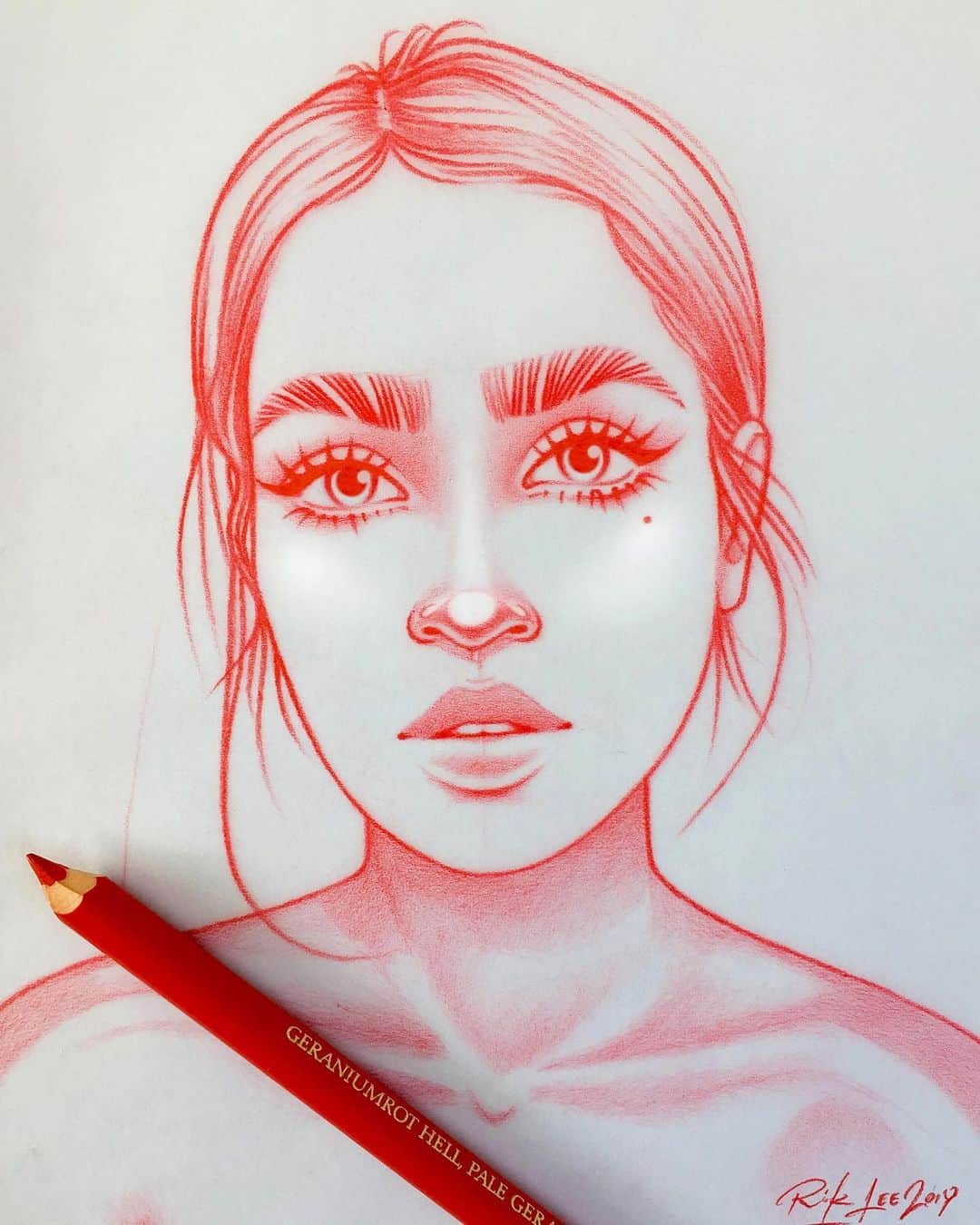 Rik Leeさんのインスタグラム写真 - (Rik LeeInstagram)「Process - that moment when the drawing starts to come to life (or her make up is only half done!) . Swipe to see the finished sketch. . #riklee #pencildrawing #portrait #illustration #drawing #art #process #bali #eyebrows」7月1日 10時47分 - rikleeillustration