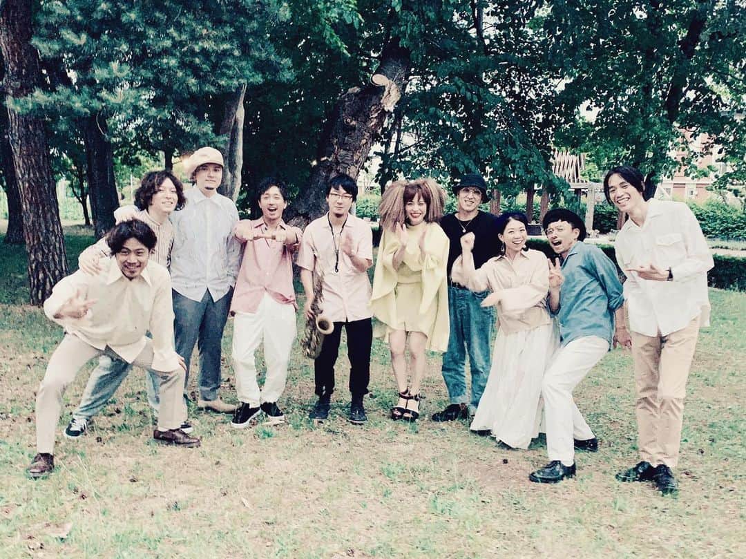 竹本健一さんのインスタグラム写真 - (竹本健一Instagram)「久々に汗だくになったライブ めっちゃめっちゃいいライブだった。 ミルクの時、 Aメロからみんなの歌声が聴こえてきて、とっても素敵だった。 #chara  #大雪山ミュージックフェスティバル  #東川町」7月1日 20時22分 - takemotokenichi