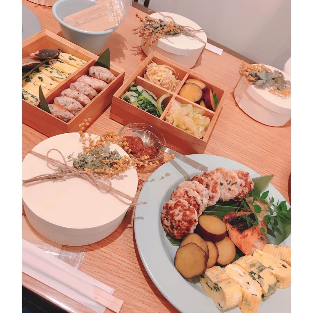 相沢まきさんのインスタグラム写真 - (相沢まきInstagram)「初キャラ弁作り😍 『食べるのもったいないー！』 とか言いつつ、即ペロリ😋 参加者さんも素敵な方ばかりで楽しかったです❤️ #キャラ弁」7月1日 20時20分 - maki_aizawa0414