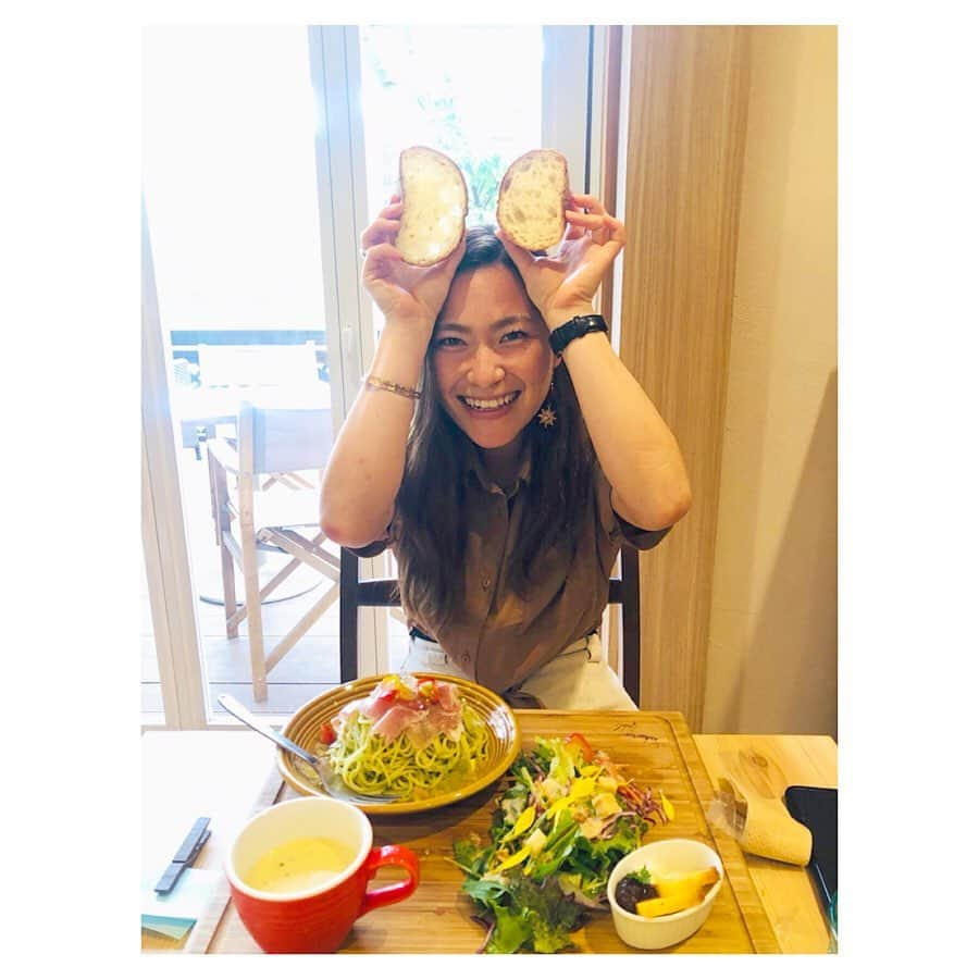 永井葉月さんのインスタグラム写真 - (永井葉月Instagram)「_________________________________________ Smiles bring happiness😆💗 ランチするだけなのに常に笑顔 しょーもないけど 楽しければそれでいい👻 幸せな1日でした✨ @lxxai Thank you😘 #bff #lunch #サクラテーブル  #smile #happy #instadaily  #幸せ #dayoff」7月1日 20時30分 - hazuki815hazuki