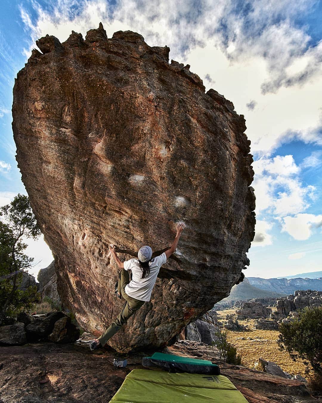 ルスタン・ゲルマノフのインスタグラム：「Working on it... For me nothing can be better... Day off work with @vadim_timonov and @climb.with.me  on "Black eagle"  Thanks 📸@nv_tsarev _________________________ @redbull_rus @redbull @adidasterrex @fiveten_official #adidasterrex #livewithoutlimits #gr #chalkmatters #climbing #sportclimbing #bouldering #rockclimbing #climbing_pictures_of_instagram」