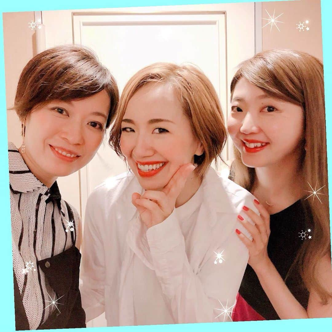 貴千碧さんのインスタグラム写真 - (貴千碧Instagram)「「貴千碧ダンストークライブ」に駆けつけてきて下さったどいさんともえ吉☺️✨ あゆみ先輩も来てくださり可愛い現役生達も来てくれました😭✨✨幸せだなぁ😭😭😭 #貴千碧#ダンストークライブ#宝塚ホテル#フェアエル企画#琥珀の間#星組#鶴美舞夕 さん#月組#麗百愛 ちゃま#宙組#鈴奈沙也 さん#花組 現役生達も来てくれました😭✨✨ 今回初チャイナ服でしっとりしたナンバーにも挑戦したのに早変わりで写真が…ない😢ショック😱 センターサークルでのパフォーマンスにも挑戦✊ 今回#星乃あんり ちゃんが提案してくれて#朗読 と#音楽 と#ダンス の#コラボレーション にも初#チャレンジ しました✊✨ 観にいらして下さいました皆様に楽しんでいただけておりましたら本当に幸せです‼️✨ 心からありがとうございました☺️❤️」7月1日 20時23分 - ao_takachi