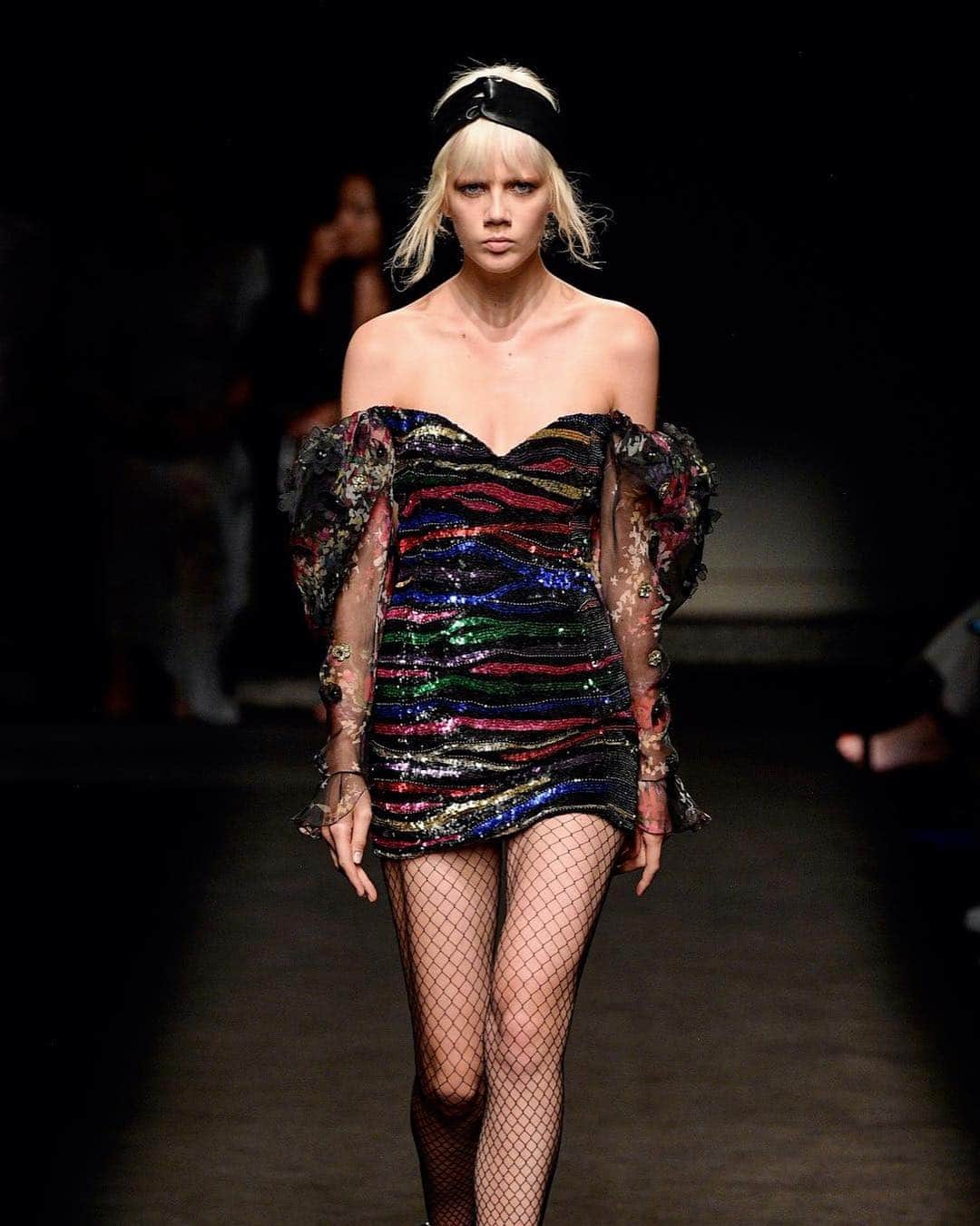 マリヤン・ジョンクマンのインスタグラム：「DUNDAS ⚡️💘 @dundasworld @peter_dundas @evbousis @ahcasting @panosyiapanis @women_paris」