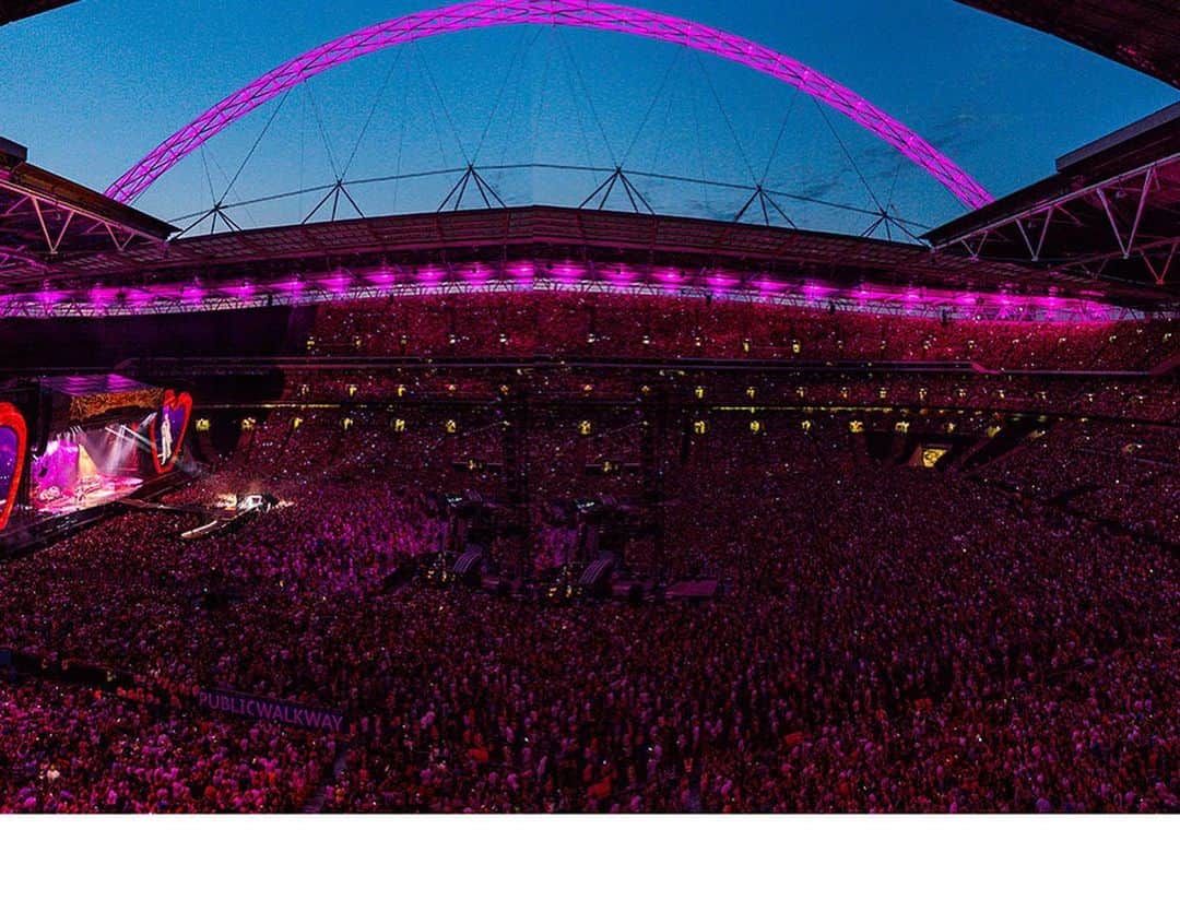 P!nk（ピンク）さんのインスタグラム写真 - (P!nk（ピンク）Instagram)「Wembley. 🙏 photos by  @andrewmacpherson_official」7月1日 20時28分 - pink