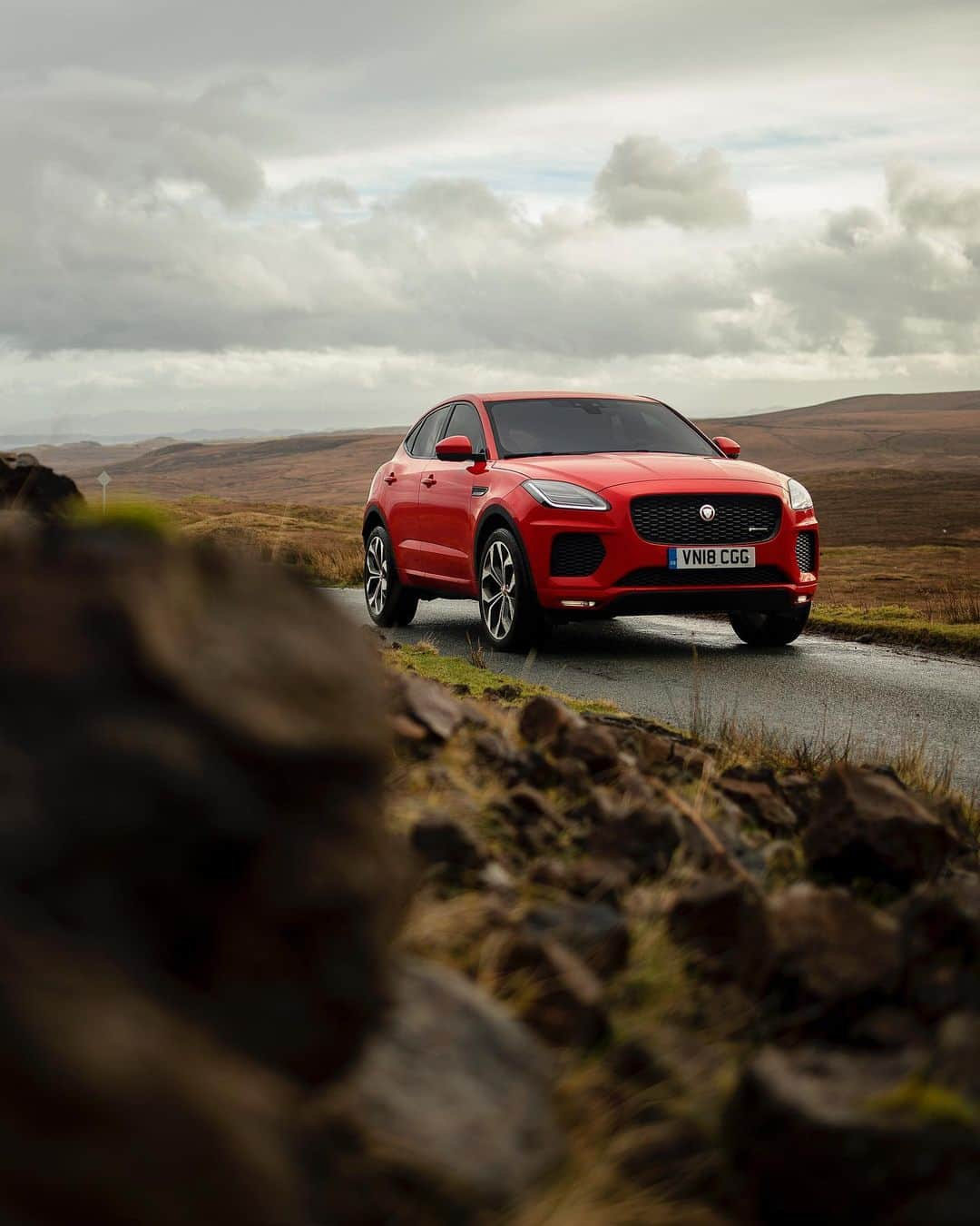 Jaguarさんのインスタグラム写真 - (JaguarInstagram)「Stray from the pack.  #JaguarJourneys #Jaguar #EPACE #AWD #Luxury #Compact #Performance #SUV #Design #InstaCar #CarsofInstagram #Scotland #UK」7月1日 20時39分 - jaguar