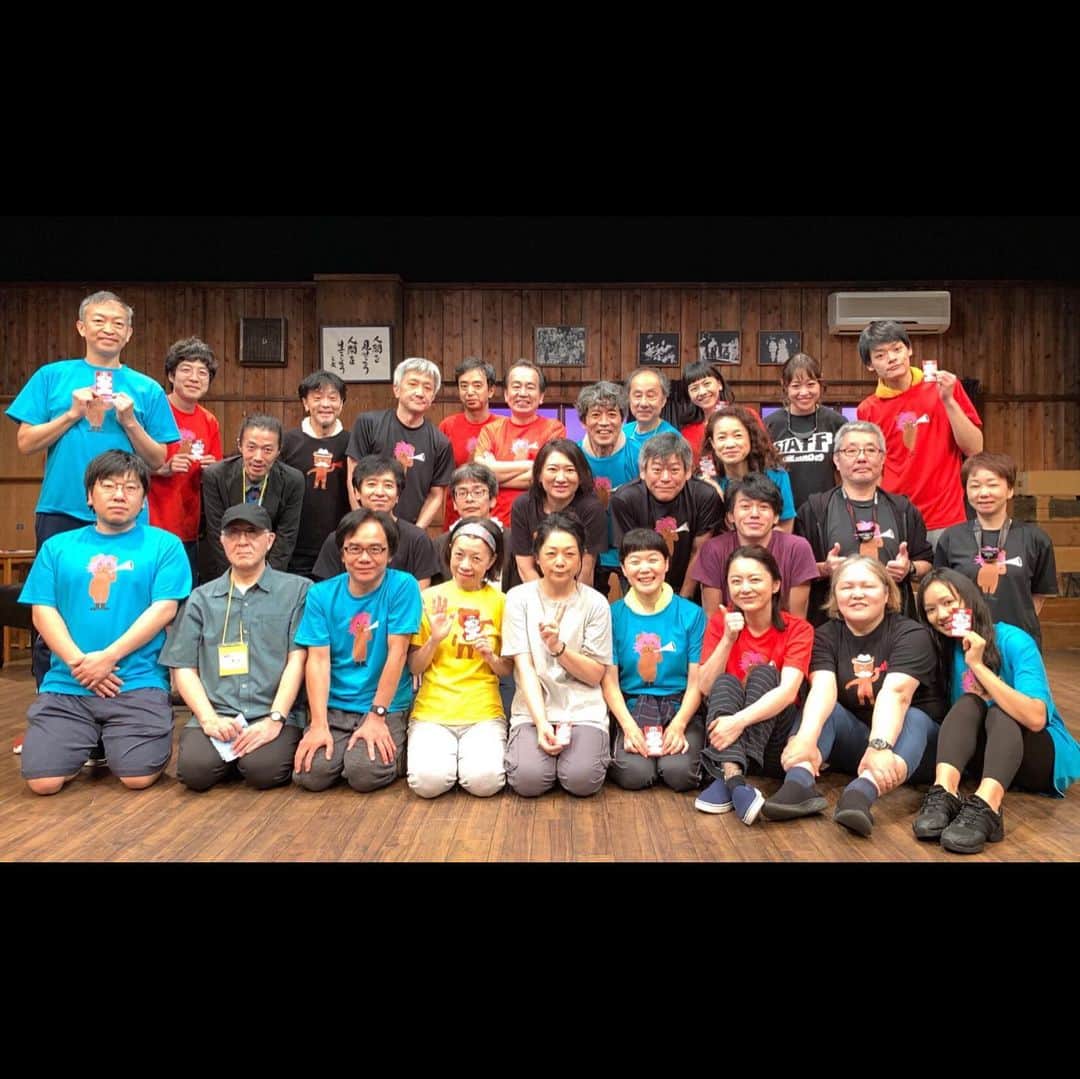 豊原江理佳のインスタグラム：「#ラッパ屋  2.8次元 北九州芸術劇場にて無事に全公演を 終えました！ たくさんの方々に応援していただき 笑顔いっぱいの千秋楽になりました、 本当にありがとうございました☺︎ 初の北九州は食べ物が美味しすぎて、 帰りたくなかったです。飛行機に乗るギリギリまで食べてました。 またすぐに行きたいな☺︎ 絶唱サロメに向けて頑張ります！」