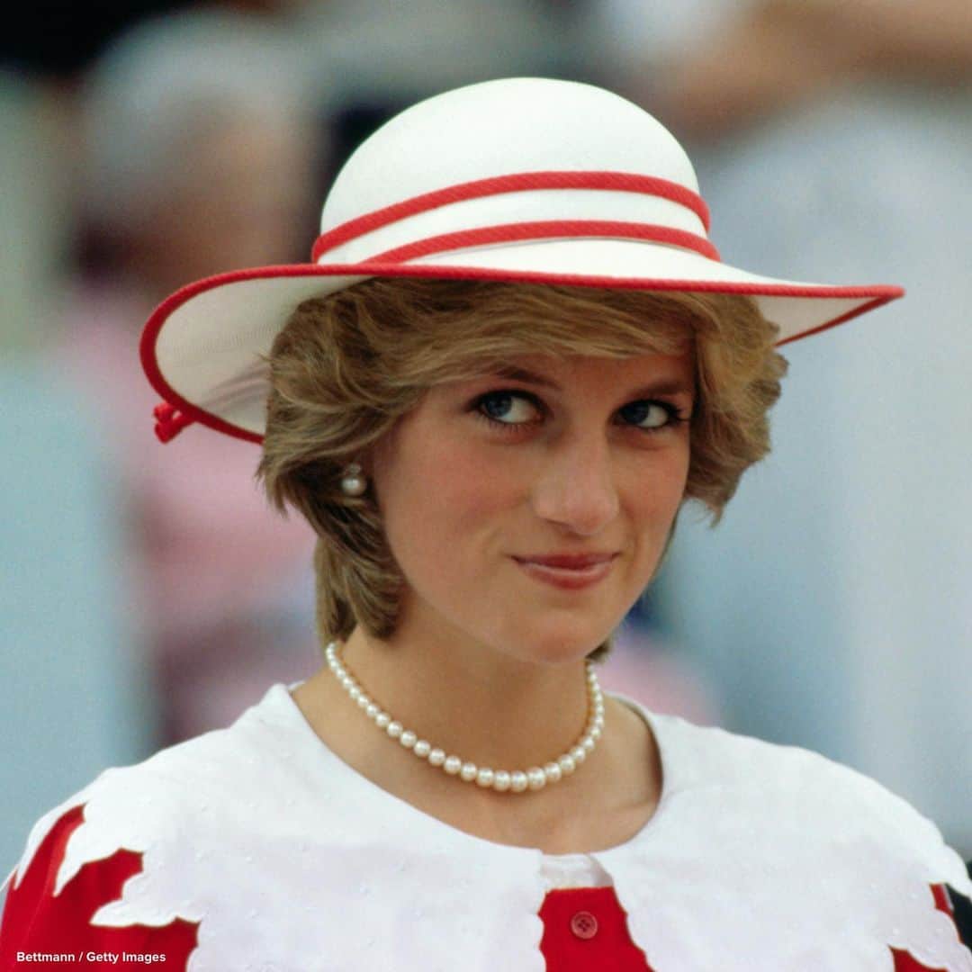 ABC Newsさんのインスタグラム写真 - (ABC NewsInstagram)「TODAY IN HISTORY: On this day in 1961, Diana, Princess of Wales, was born.  Prince William and Harry's mother would have been 58 today. #princessdiana #princessofwales #royalfamily #britishmonarchy」7月1日 20時33分 - abcnews
