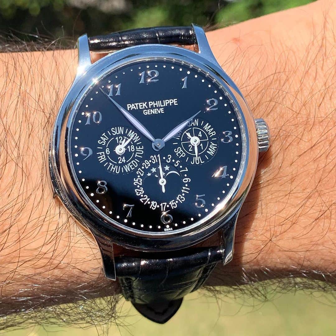 WATCHMANIAさんのインスタグラム写真 - (WATCHMANIAInstagram)「42mm platinum case, applied breguet numerals, enamel dial, moonphase, minute repeater, perpetual calendar. What else one can expect from a wristwatch? Perfect modern case size, unbelievable movement and case finishing, top notch minute repeater tones. @patekphilippe #5374p became one of my favorite Grand Complications from now on. Totally different from pictures, presence of the watch is amazing in flesh. Belongs to my friend @ggencerr  #nofilter #patekphilippe #patek5374p #grandcomplication #minuterepeater #perpetualcLendar #enamel #enameldial」7月1日 20時36分 - watchmania