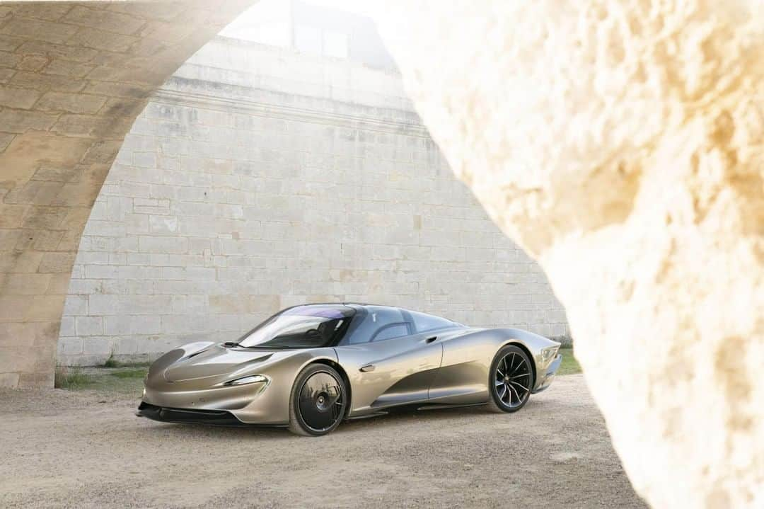 McLaren Automotiveさんのインスタグラム写真 - (McLaren AutomotiveInstagram)「Centred around supercars but dedicated to all aspects of “the art of living”, the biennial Chantilly Arts & Elegance Richard Mille is a celebration of the exquisite. The McLaren #Speedtail looked ‘magnifique’ with its champagne hued Saragon Quartz paint shimmering in the French sunshine.」7月1日 20時51分 - mclarenauto