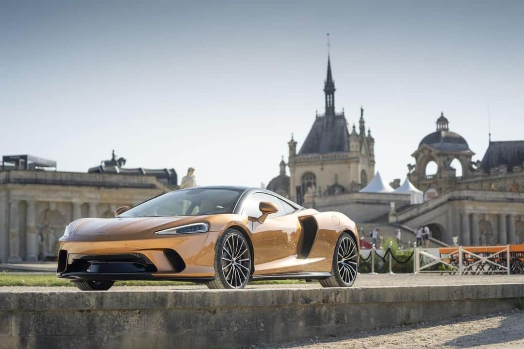 McLaren Automotiveさんのインスタグラム写真 - (McLaren AutomotiveInstagram)「Also rewriting the rules of grand touring at the Chantilly Arts & Elegance Richard Mille was the superlight McLaren GT, the brand’s first true Grand Tourer making its French national debut. The McLaren GT is a car that redefines the category by adding greater space, comfort and usability to McLaren supercar DNA – while retaining all the extreme performance, dynamic ability and driver engagement.」7月1日 20時52分 - mclarenauto