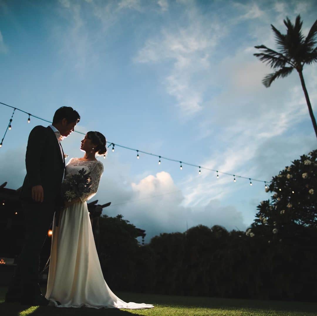 ハワイ挙式のCheersWedding チアーズウェディングさんのインスタグラム写真 - (ハワイ挙式のCheersWedding チアーズウェディングInstagram)「* ハワイ挙式ならCheers Wedding. *  ハワイで人気の邸宅、ハレプナカイでのガーデン挙式&パーティならチアーズウェディングにお任せください♡ * ハワイに精通した専任のプランナーが、 コーディネートをフルオーダーでお創りします。 * Planner by KANA ************************** ▫︎選べる会場は20会場以上 ▫︎選べるドレスショップは6社以上 ▫︎専属コーディネーターのフルアテンド ▫︎日本人ヘアメイクアーティスト ▫︎多彩なカメラマン ▫︎プランナーは現地在住経験・現地アテンド経験有り ▫︎日本とハワイにサロンを完備しスタッフがフルサポート . ※ チアーズウェディングが取り扱う会場は、リーガルチェックを行い正しいやり方でご案内しております。 *********************** . ◆7月限定ドレス展示付きブライダルフェア開催中◆ 〜ハワイウェディングの全てをお教えします〜 . 【7月】 6日(土)・7日(日) 13日(土)・14日(日)・15日(祝月) 20日(土)・21日(日) 27日(土)・28日(日) . 7月ご来館特典で ¥50,000ドレスアップグレード& ご成約特典で最大8万円分の選べるオプションプレゼント！！ .  初めてのご相談や国内と海外で迷われている方も、専任のプランナーが 一からご案内致しますので是非ご相談下さい！ . 当日のご来館予約も大歓迎です♪ . ご来館予約は0120-128-828へ！ *********************** . ハワイウェディングのお問合せは プロフィール欄のURL公式HPからどうぞ♪ Cheers Wedding（チアーズウェディング） cheerswedding.jp ☎0120-128-828. ・ ・ ◆ウェディングパーク海外 チアーズウェディングで検索→https://foreign.weddingpark.net/agentlist/100063/. . ◆ハワイでのフォトプランならこちら♪ @cheers_photowedding . . ◆チアーズ×Daichi Miuraコラボウェディングも絶賛発売中！ @cheers_dm * #チアーズウェディング #チアーズウエディング  #ハワイウェディング #ハワイウエディング #ハワイウェディングフォト  #海外ウェディング #リゾートウェディング #リゾ婚 #海外挙式#ハワイ挙式 #ハワイ婚  #cheerswedding  #hawaiiwedding #archdays花嫁 #hawaiiinstagram  #日本中のプレ花嫁さんと繋がりたい #ウェディングニュース #プレ花嫁 #結婚式 #卒花嫁  #花嫁準備 #ハワイプロデュース #ナチュラルウェディング #ウェディングコーディネート #ガーデンウェディング #フォトジェニック #大人ウェディング #サマーウェディング #邸宅ウェディング #ハレプナカイ」7月1日 20時53分 - cheers_wedding