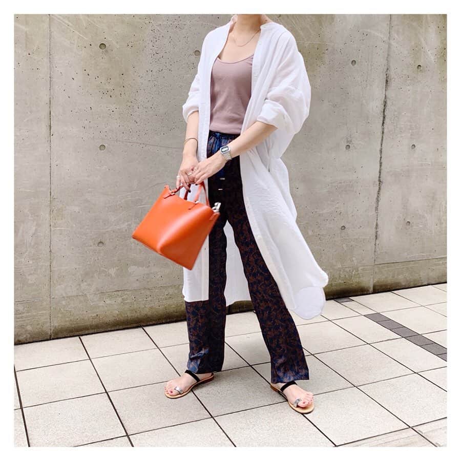 SHENERYさんのインスタグラム写真 - (SHENERYInstagram)「ㅤㅤㅤㅤㅤㅤㅤㅤㅤㅤㅤㅤㅤ 【Restock!】 ㅤㅤㅤㅤㅤㅤㅤㅤㅤㅤㅤㅤㅤ 羽織りとしてもお使い頂けるシャツワンピース。 梅雨の時期にも涼しくさらっと着れる素材感です。 ㅤㅤㅤㅤㅤㅤㅤㅤㅤㅤㅤㅤㅤ ・タックシャツワンピース color:offwhite/beige/khaki price:¥13,000+tax ㅤㅤㅤㅤㅤㅤㅤㅤㅤㅤㅤㅤ #SHENERY_official #シーナリー #shirt #2019SS」7月1日 20時53分 - shenery_official