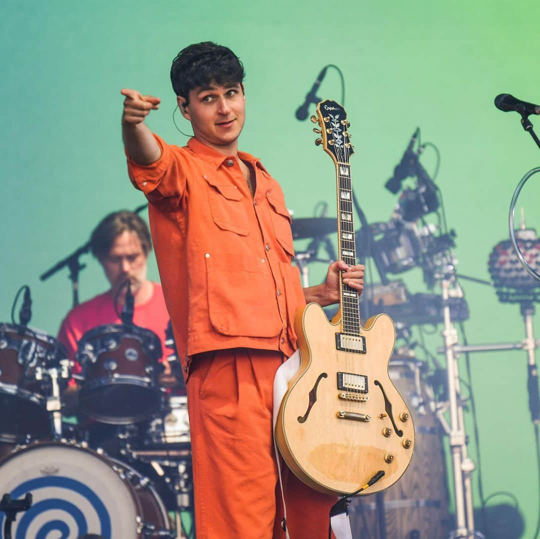 BBC Radioさんのインスタグラム写真 - (BBC RadioInstagram)「Who needs to watch @vampireweekend’s #Glastonbury2019 set  to beat the Monday blues?  You! Yeah, you. 👋🌻」7月1日 21時06分 - bbcradio1