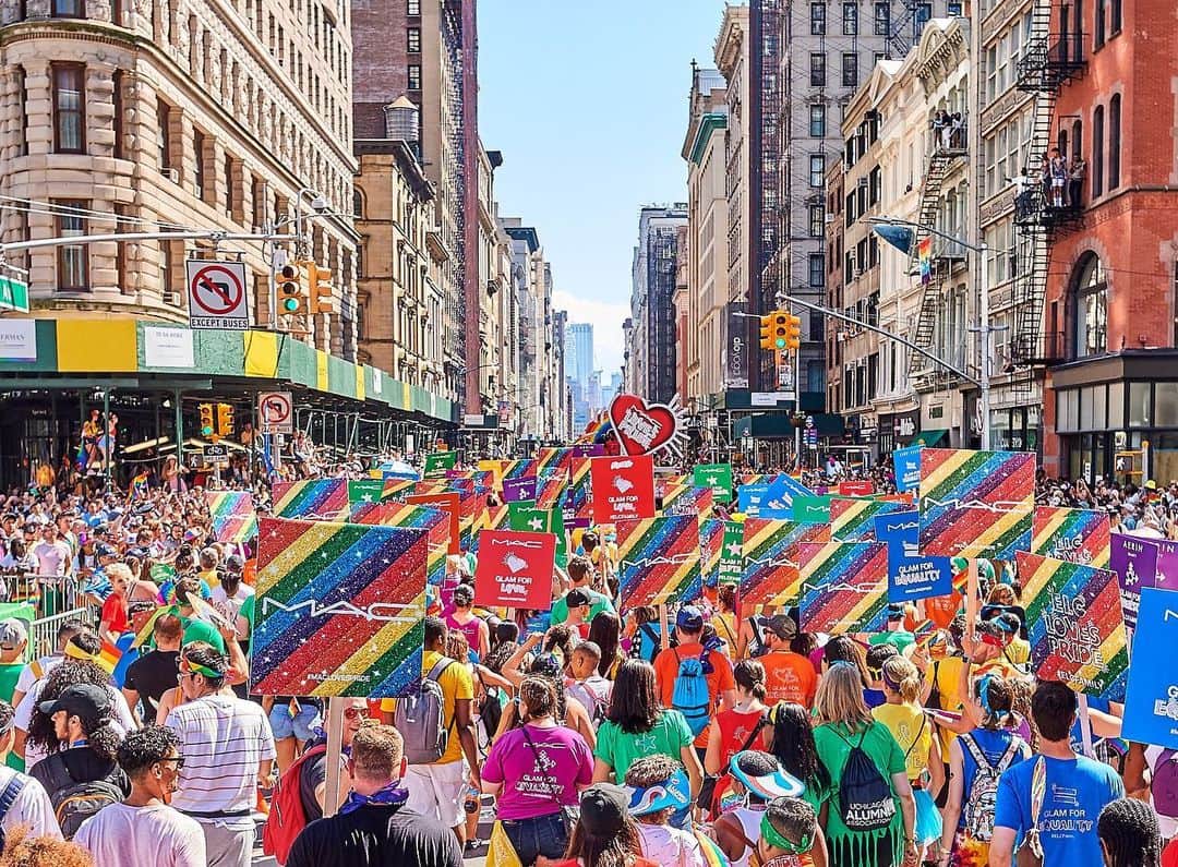 メイクアップアートコスメティックスさんのインスタグラム写真 - (メイクアップアートコスメティックスInstagram)「Standing (and strutting, driving, dancing and striding) for full-spectrum love and the celebration of all identities at WorldPride in NYC. Thanks for standing with us. #MACLovesPride @peppermint247 @theartofbradley  @carlisha_gizelle @iammarimalek」7月1日 21時06分 - maccosmetics