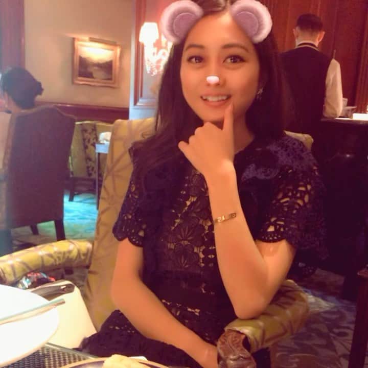 岡本麻佑のインスタグラム：「. 前まみまみが撮ってくれてたやつ🧸💕これなんの顔？🤪この手もなに？👍🏾 またお買い物行きたいね〜欲しいものいっぱい❤️！」