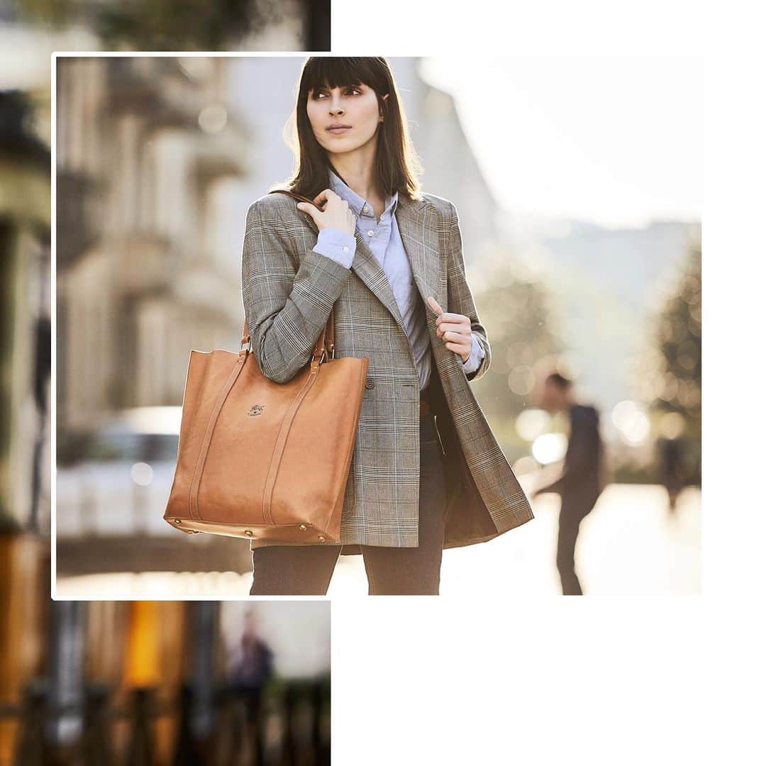 イルビゾンテのインスタグラム：「Heading to the office with all you need to look effortlessly chic! ☆ #ILBISONTE」
