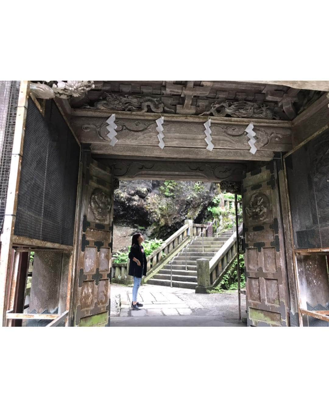 青木茉里奈さんのインスタグラム写真 - (青木茉里奈Instagram)「榛名神社⛩ 初めて行って来ました✨ ゆっくり見ながら参拝して、澄んだ空気と自然の景色に癒されて、洗練された気持ちになりました🍃 水に浸すと文字が浮き出てくるおみくじは初めてで、新鮮でした！大吉嬉しい^ ^  #群馬県 #榛名神社 #参拝 #パワースポット  #祈りが届きますように」7月1日 21時20分 - marinaaoki28