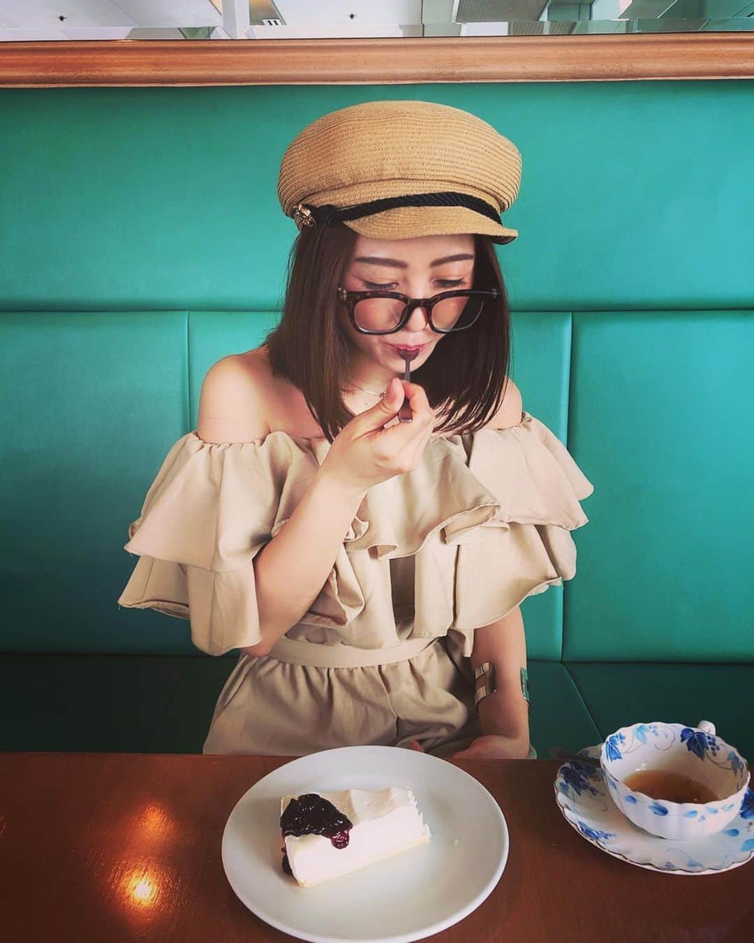 柚月めいさんのインスタグラム写真 - (柚月めいInstagram)「. 休憩たいむっ🍰🧀☕️ . . #スポンジケーキ は好きではない #cafe#cake#desert#sweet#photo#pib#instagood#ootd #いっぱい食べる君が好き#breaktime#チーズケーキ#follw#柚月めい#mgmg」7月1日 21時32分 - meimei.yuzu
