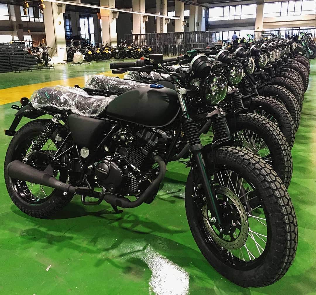 epidemic_motorsさんのインスタグラム写真 - (epidemic_motorsInstagram)「The new Classic S 250i ready for shipping to dealers! Via @vervemoto  #JustRide #classicbike #vintage #scrambler #250cc #moto」7月1日 21時31分 - epidemic_motors