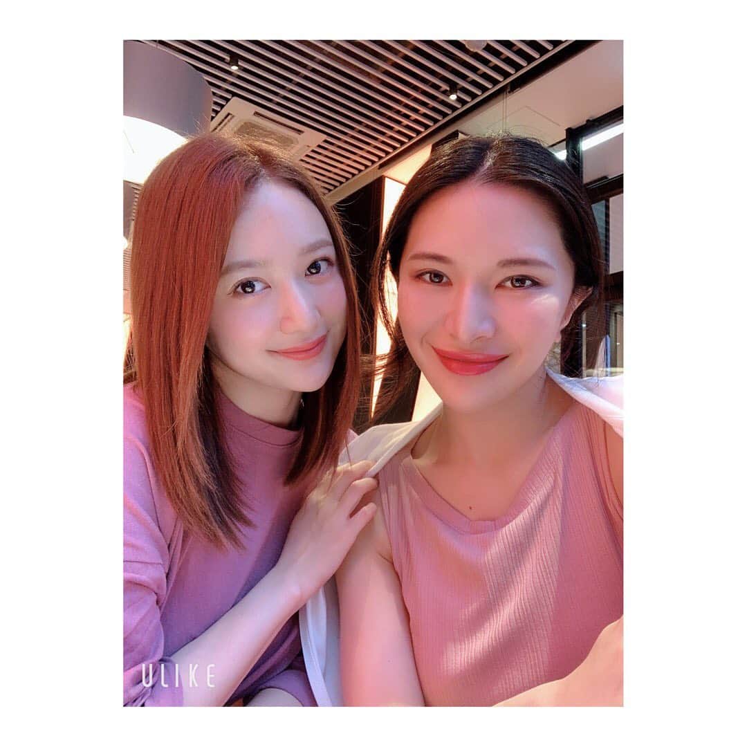 のインスタグラム：「さよちゃん ♡ バタバタだったけれど 久しぶりにお茶できました ☕️ ずーっと私のお姉ちゃん的存在であり、親友です ☺️💕 #instalove #bff #friends #親友」