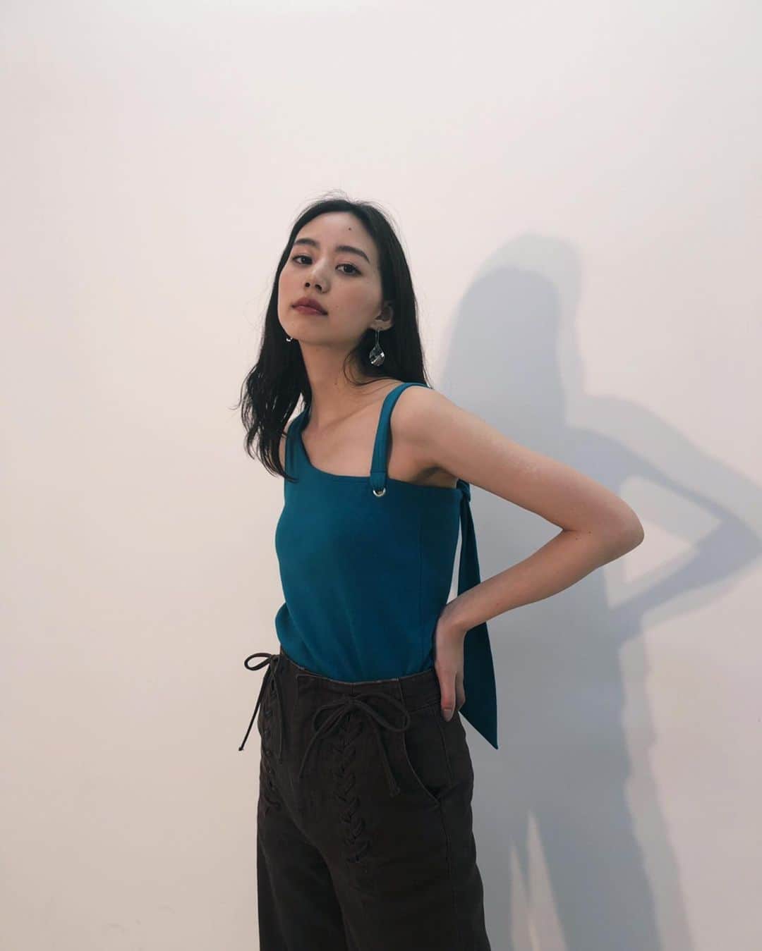 Shiho Sasakiのインスタグラム：「いつもSNSをチェックしてくれてる皆さんに嬉しいお知らせ📣 先日6/25に配信したinstaliveのアーカイブがMOUSSY公式アプリにUPされました✨ 前回のliveに加えて、過去の動画もチェック出来ます💁‍♀️ 最新の新作情報もいち早く知れる便利なMOUSSYアプリ✨ ぜひダウンロードしてみて下さいね💚 #MOUSSY#MOUSSYSNAP」