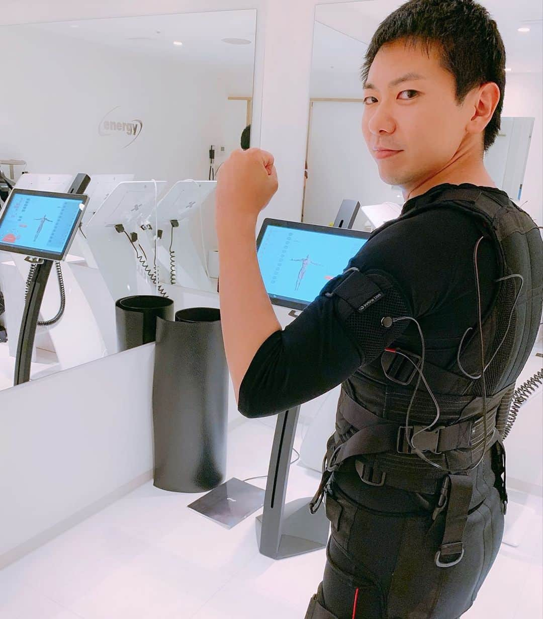 上坂嵩さんのインスタグラム写真 - (上坂嵩Instagram)「#アベンジャーズ？﻿﻿﻿ #GANTZ？﻿﻿﻿ #サイバーハンター？﻿﻿﻿ ﻿﻿﻿ コスプレ感出てますが、筋トレです💪﻿ ﻿﻿﻿ #energy #スーパーボディ #EMSトレーニング﻿﻿ #メーテレ #ドデスカ #アナウンサー #上坂嵩」7月1日 21時31分 - takashi_uesaka_nbn