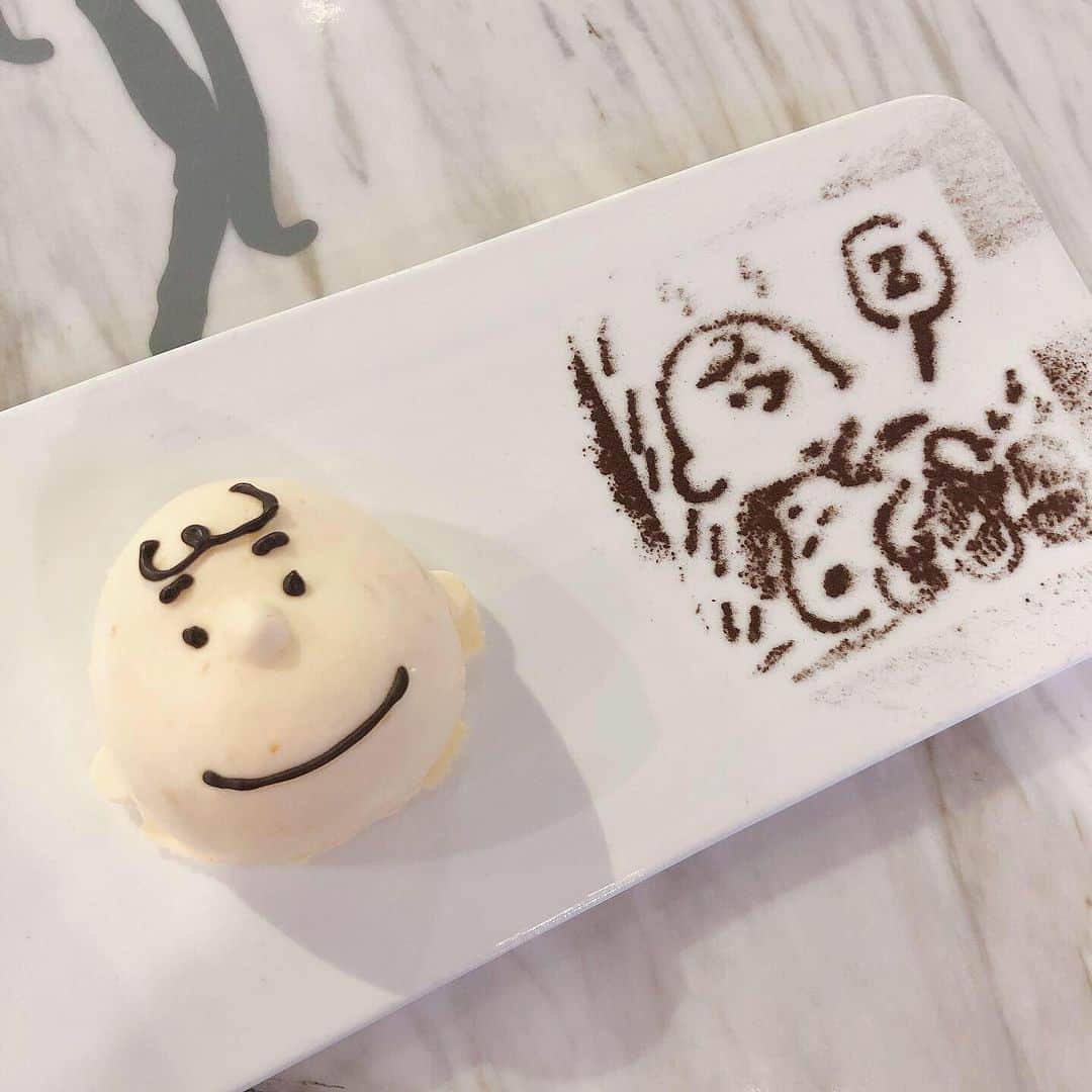 かとうあやのさんのインスタグラム写真 - (かとうあやのInstagram)「♡ .香港に来てまでスヌーピー（笑） 日本にはないので絶対行きたかった #チャーリーブラウンカフェ  可愛いすぎました😭✨ スヌーピー好きにはたまらない♡ ケーキ可愛いすぎませんか？🥺🥺 . . #スヌーピー#チャーリーブラウン#snoopy #香港#🇭🇰#スヌーピー好き #cafe#香港カフェ#ケーキ」7月1日 21時34分 - ayan01217