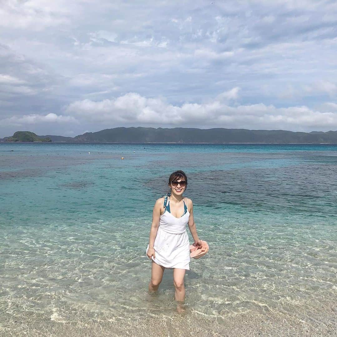 岩根沙恵子?さえみるさんのインスタグラム写真 - (岩根沙恵子?さえみるInstagram)「🐳 July 1st〜👙💗 もう７月！！早い🥺！ 上半期終わったなんて！ やることたくさんあるよおおおお🥺w . とりあえず今年は必ずダイビングの免許を取得しないとだからね、今月はお勉強をします♡ . ああ〜やはり離島は海が綺麗🥺💗💘 毎年宮古島だったけど、今回は座間味島〜♥︎ 座間味で免許取る予定だから、今月また行くの☺️✌︎ もう梅雨明けしてるし楽しみすぎる！後は試験勉強のみ🤣♡ . とりあえず今月は座間味の気になっていたカフェに行きたい🥺💘 もちろん那覇にも泊まるし、おすすめあったら教えてください🤭❤️ . #古座間味ビーチ #座間味島ビーチ #座間味 #沖縄旅行 #タビジョ #女子旅 #水着姿 #沖縄好き #okinawatrip #okinawa🌺 #水着コーデ #水着👙 #沖縄水着 #zamami #zamamiisland #girlstrip #座間味ブルー #沖縄海 #沖縄グルメ #座間味カフェ #沖縄観光 #ダイビングライセンス #ダイビング女子 #divingtrip #東京女子部 #ビジョビ #美女グラム #美女ビーチ」7月1日 21時35分 - saemiltiii