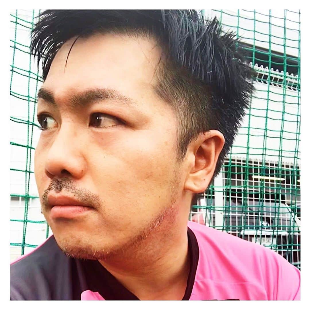 高橋悠のインスタグラム：「【チーム参加⚽️﻿サル川崎】﻿﻿﻿ ﻿ 大学時代から続けてるチーム「Pie-oddz」。久しぶりにチーム参加！かれこれ15年以上続いてる👏﻿ ﻿ ﻿ ふと思いつきで1週間前に呼びかけたのに、﻿ 集まってくれました👍﻿ それぞれ家庭持ったりしてなかなか集まりづらくなってきたけど、これからも大事にしたい。﻿ ﻿ ﻿ ちなみにユニホームはdesigned by 私です。﻿ ﻿ ﻿ #横浜 #川崎 #東京 #フットサル #エンジョイフットサル #フットサルやりたい #サッカー #サッカー好きと繋がりたい #横浜フットサル #川崎フットサル #フットサル仲間 #フットサル女子 #フットサル好きと繋がりたい #フットサルメンバー募集中 #サル川崎﻿」