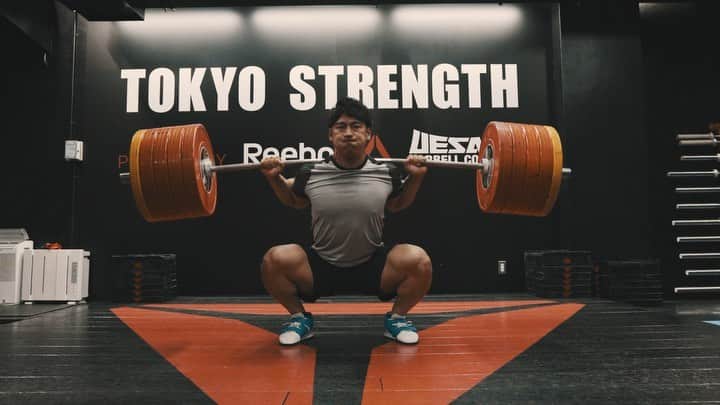 山本俊樹のインスタグラム：「- TOKYO STRENGTH 2019 @crossfit_blackships  日本のブレイクダンスシーンを牽引する世界最高峰のB-BOY @bboy_taisuke さんとウエイトリフティングのスペシャルコラボ動画です。  #ウエイトリフティングやろうぜ」