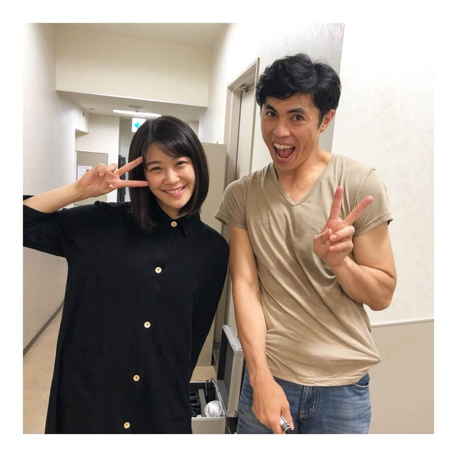 加村真美さんのインスタグラム写真 - (加村真美Instagram)「殺してもいい命 全公演終了しました！ 初舞台、頼もしい先輩方とご一緒できて本当に幸せでした！  今回雪平さんに憧れてる役でしたが、座長としての麻里子さんも本当に素敵で現実でも憧れの存在でした！  林堂役の馬木也さんとは長い時間ご一緒してたくさん学ばせていただきました！初舞台の相手役が馬木也さんで本当に良かった！  小島さんとは初舞台同士で色々とお話しできて楽しかったです！  衣装のスーツ着てる写真これしか撮ってなくて、、 携帯のアルバムみたらほとんど写真残ってないのでそれほど先輩と話すのに夢中だったんだなぁと😂！ 本当に楽しいカンパニーでした！  そして、 観に来てくださった皆様、ありがとうございました！」7月1日 12時43分 - kamura_mami